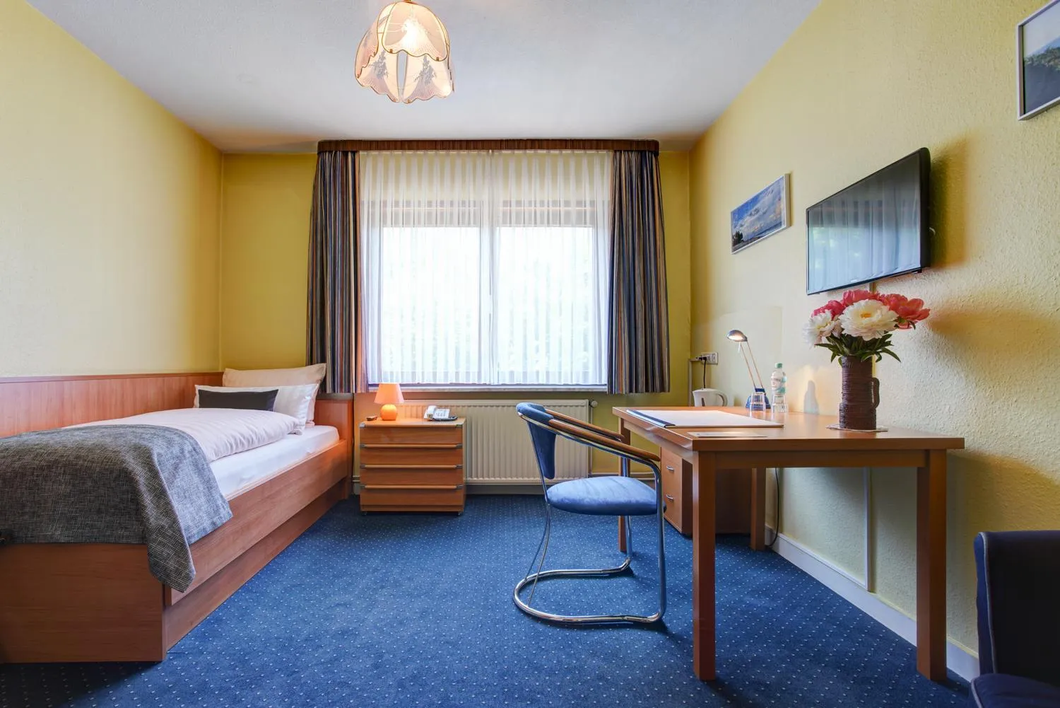 TV and multimedia, Bed in Hotel Elbinsel free parking