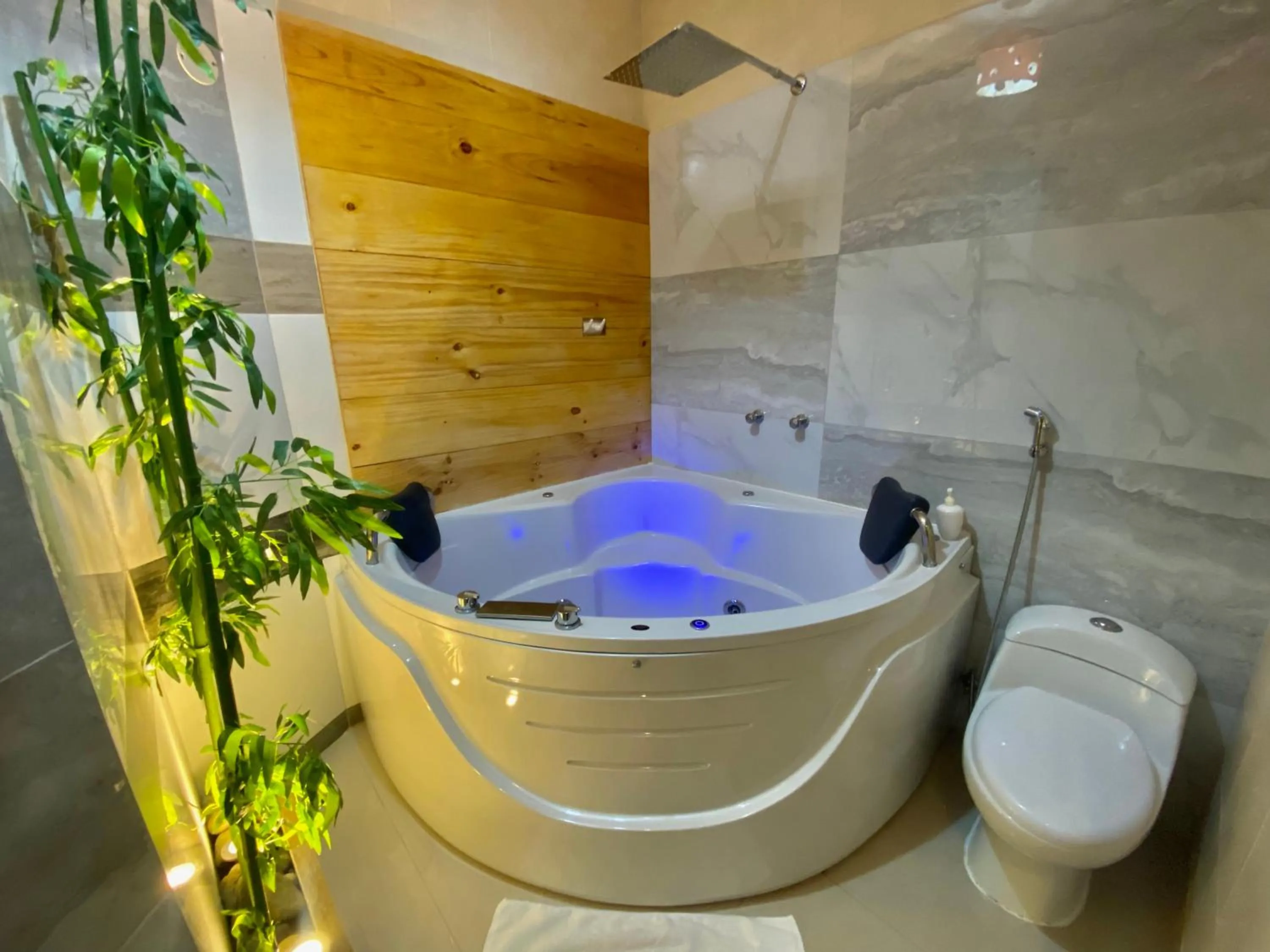 Hot Tub in Suite Apart Miraflores