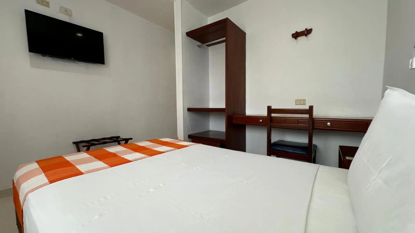 Single Room with Private Bathroom - single occupancy in Hotel Olga Lucia
