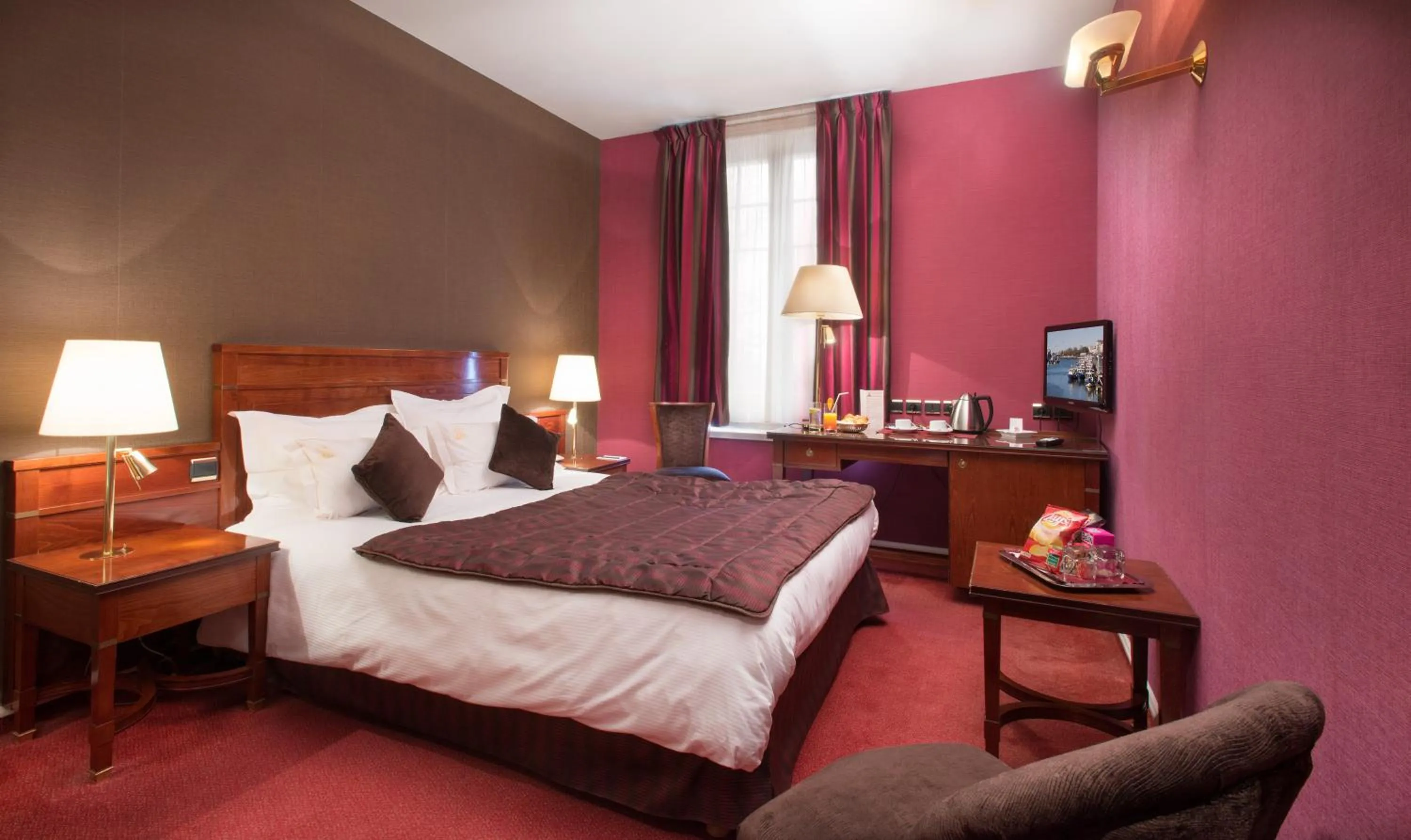 Bed in Hotel De La Matelote