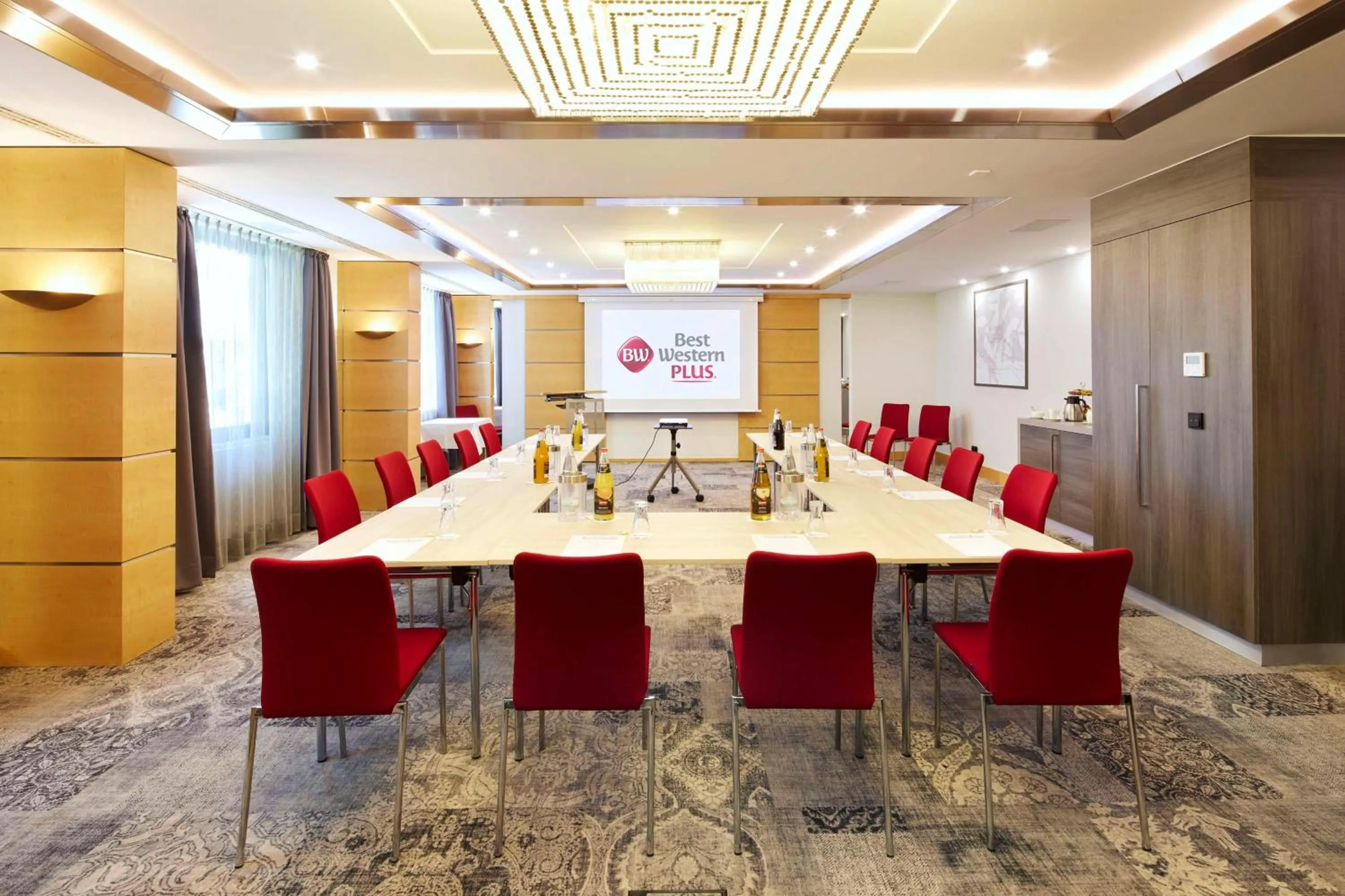Meeting/conference room in Best Western Plus Arosa Hotel
