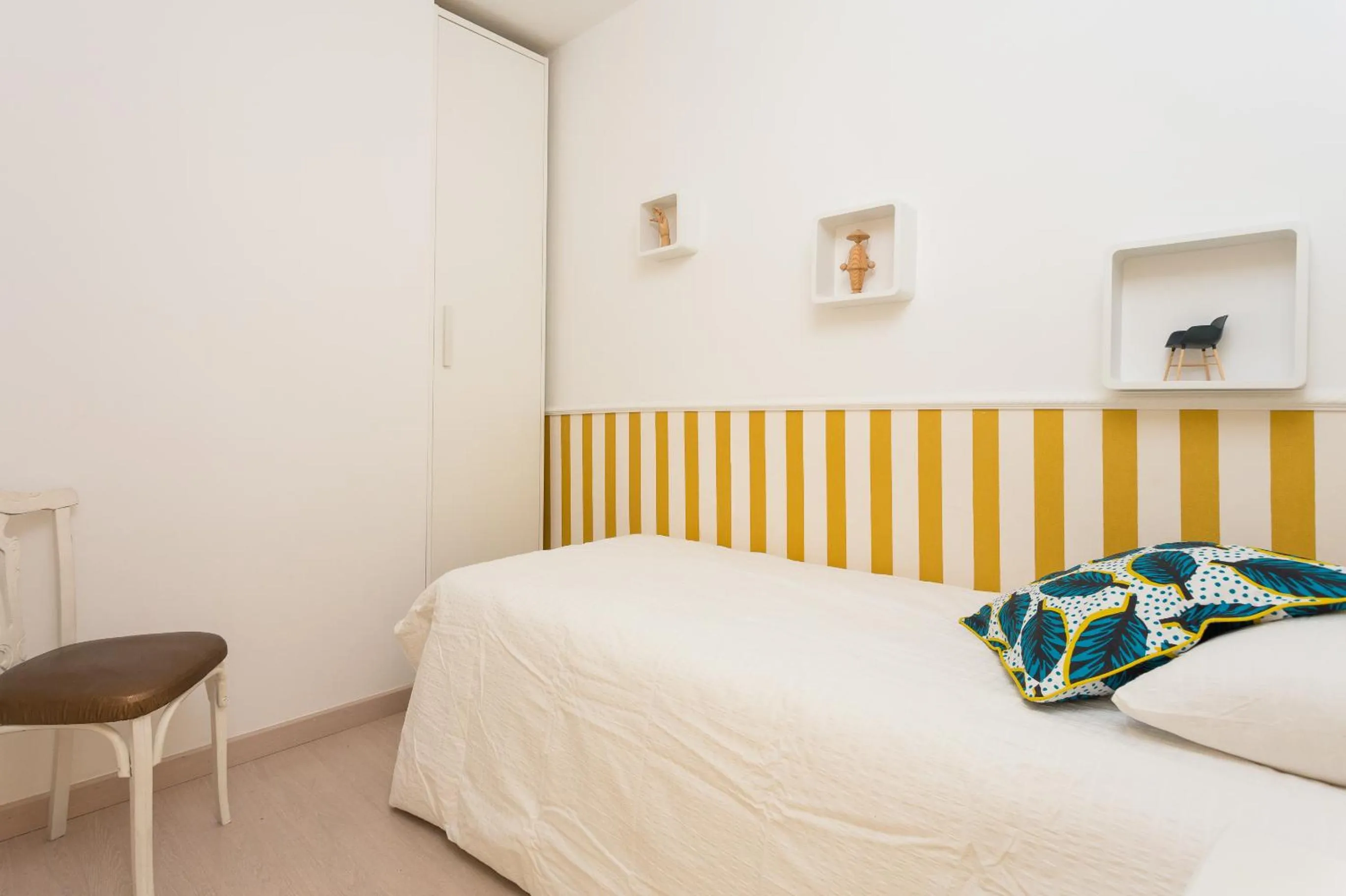 Bedroom, Bed in Casa Cosi Letamendi