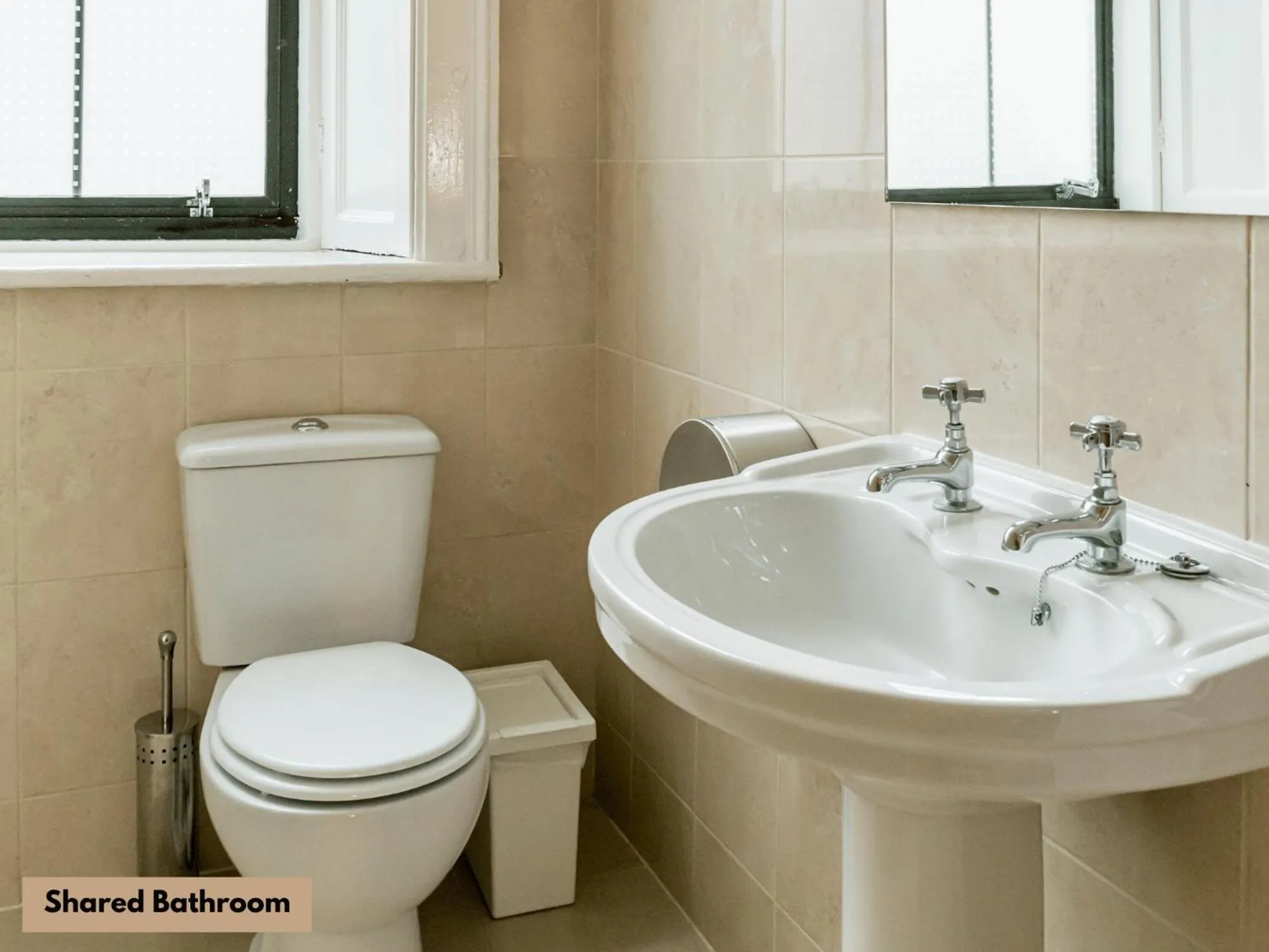 Shower in Gardiner House Hostel