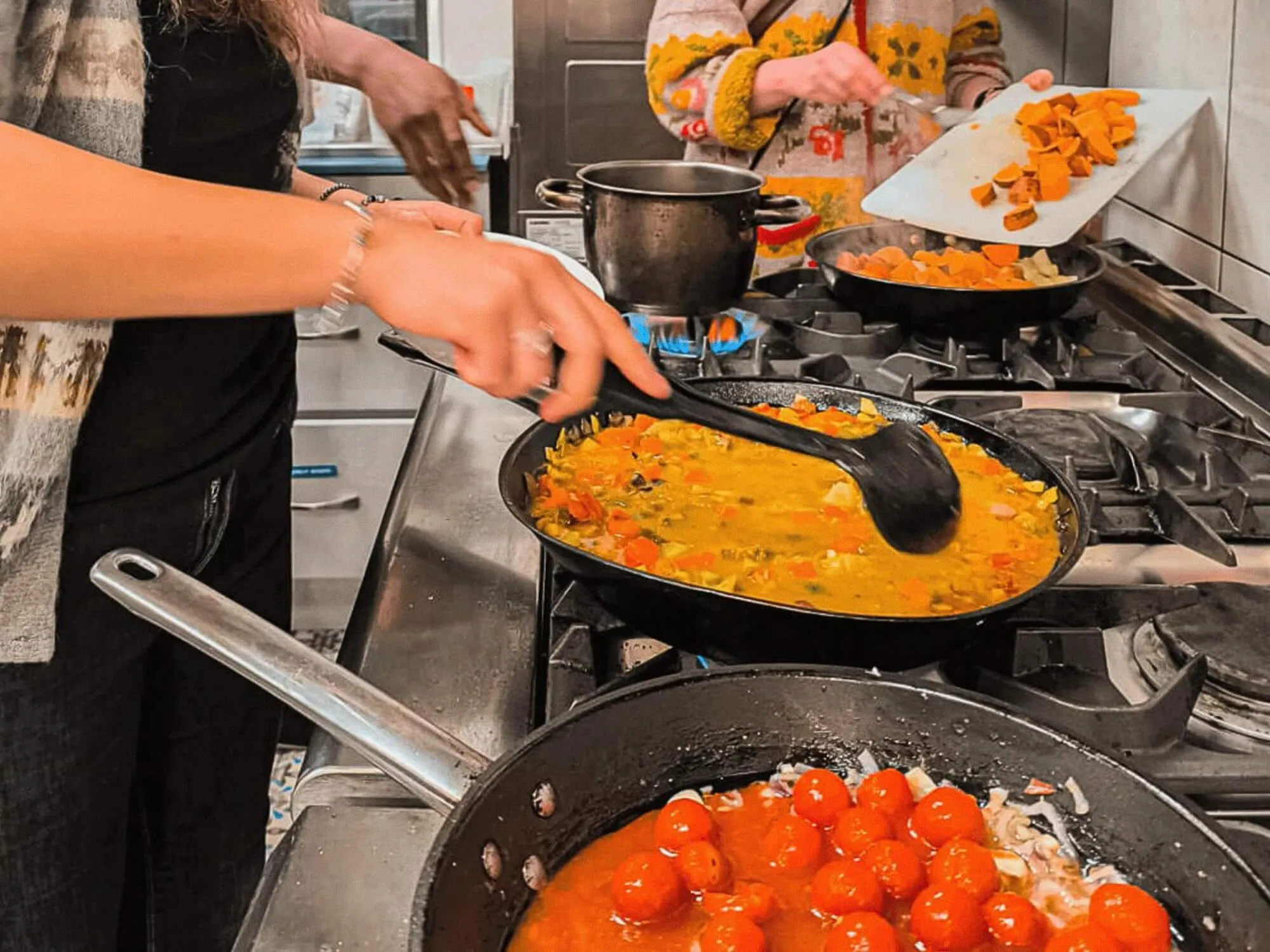Kitchen or kitchenette in Gardiner House Hostel
