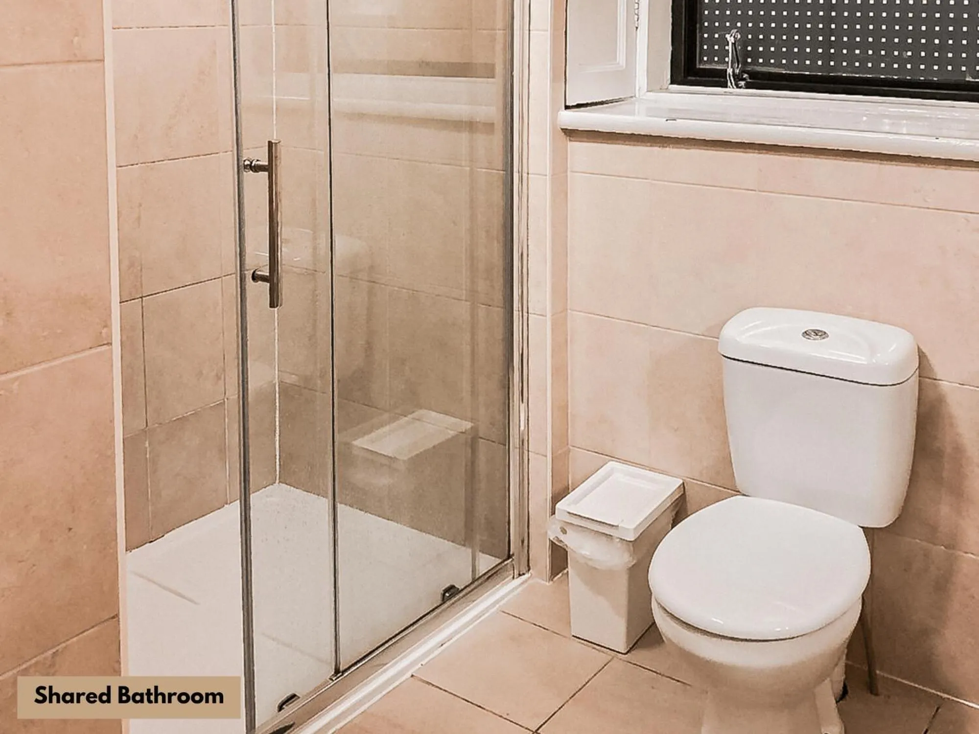 Shower in Gardiner House Hostel