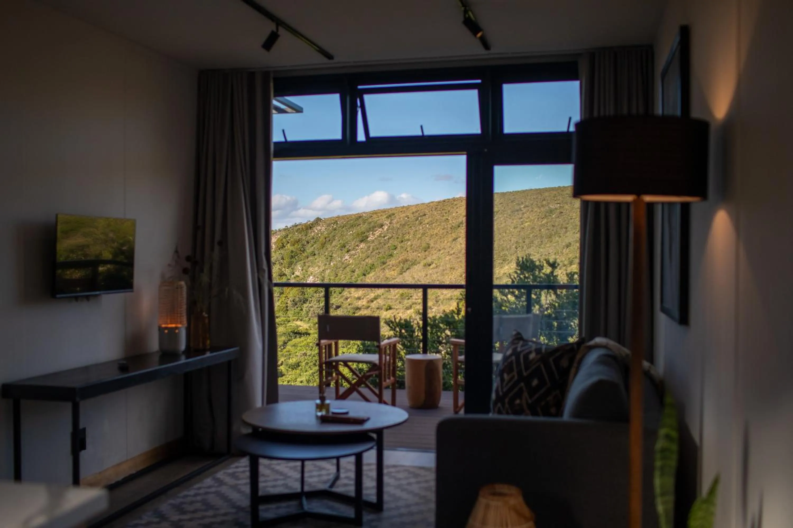 Communal lounge/ TV room in Nyosi Wildlife Reserve