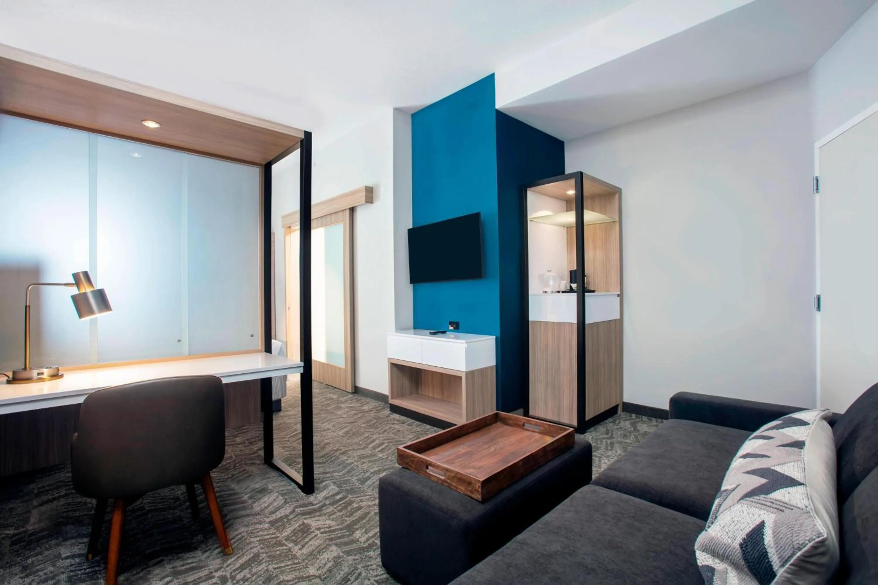 Living room, Bed in SpringHill Suites by Marriott Miami Doral