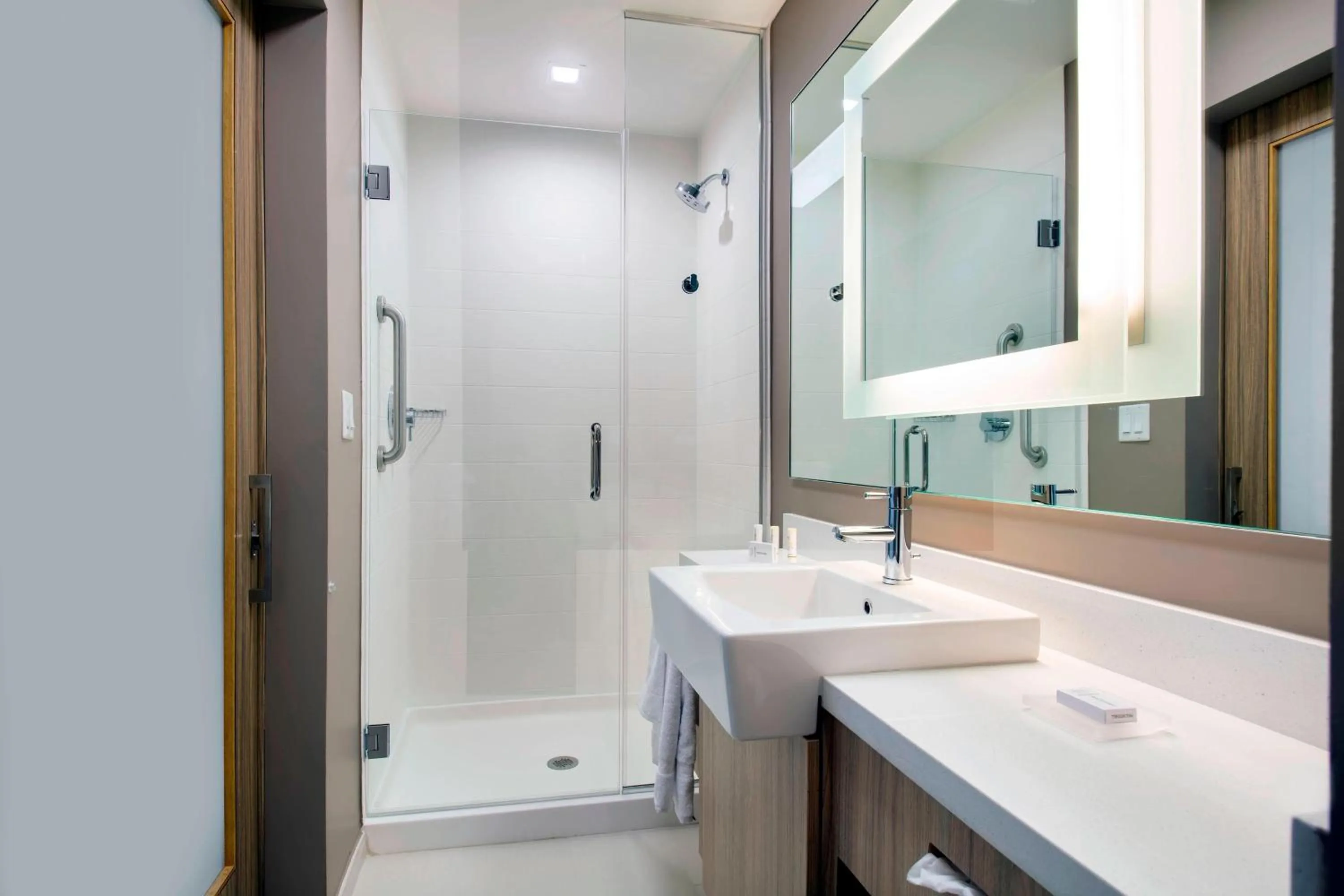 Bathroom in SpringHill Suites by Marriott Miami Doral