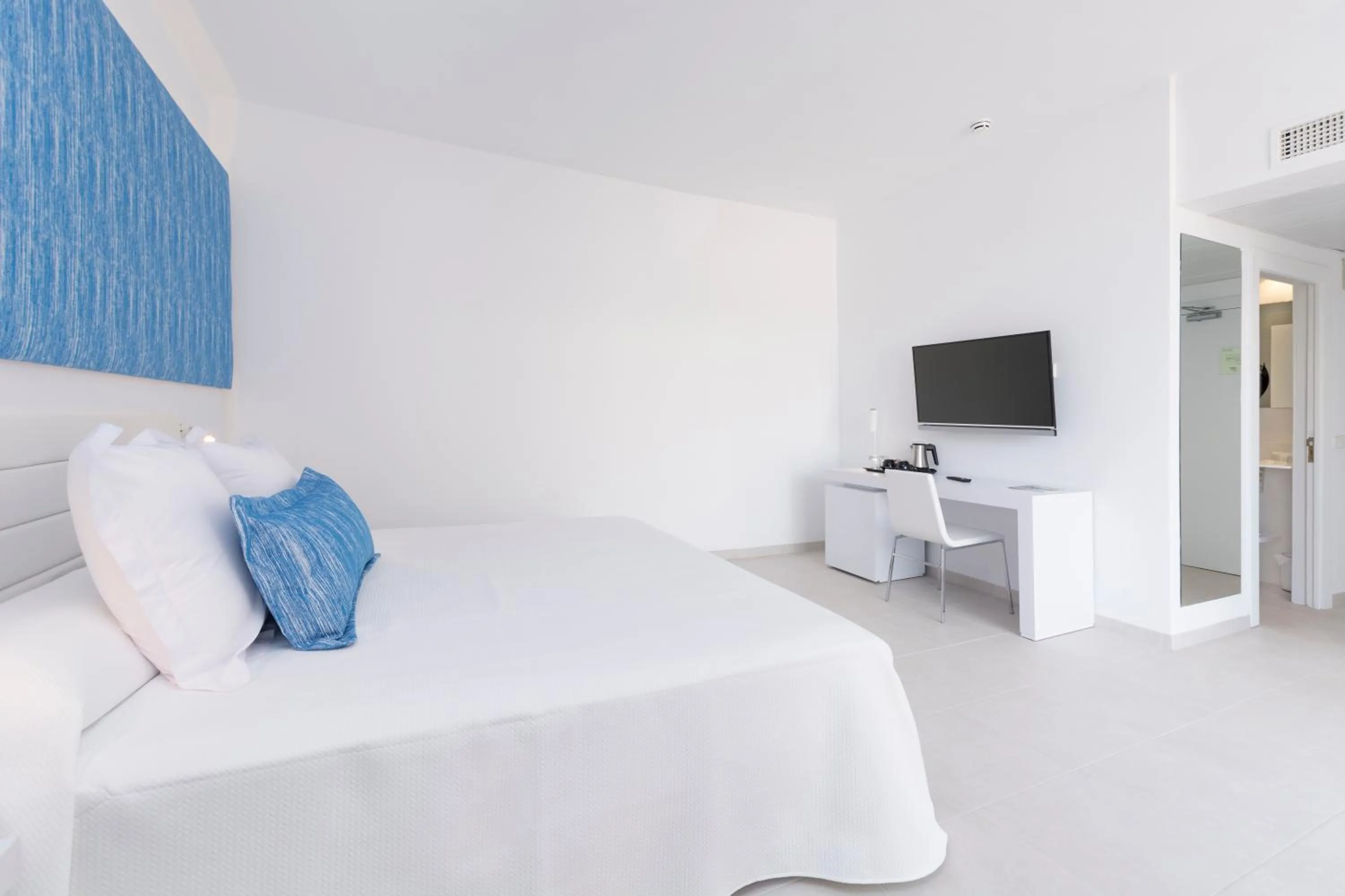 Bedroom, Bed in Reverence Mare Hotel - Adults Only