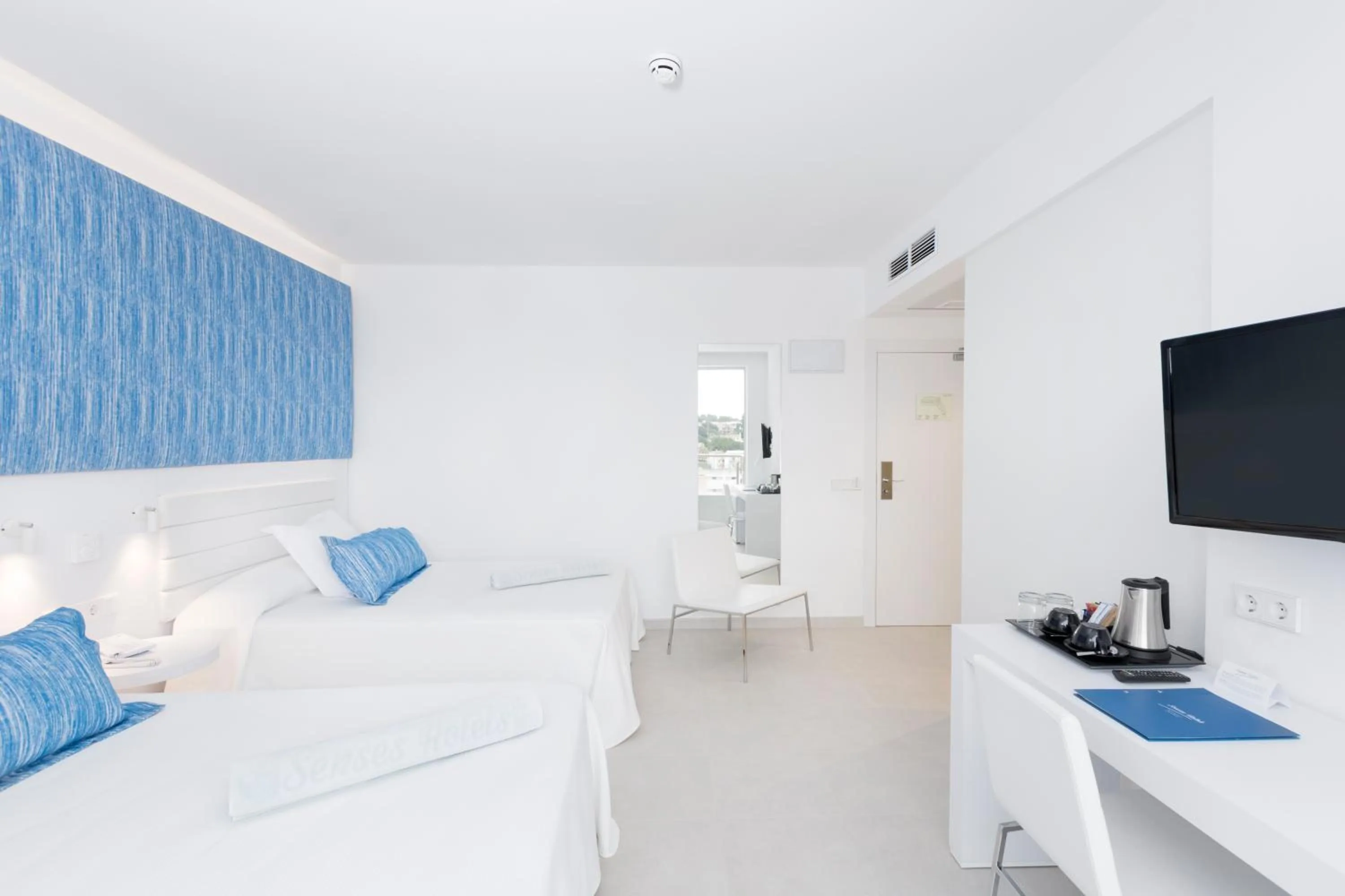 Bedroom, Bed in Reverence Mare Hotel - Adults Only