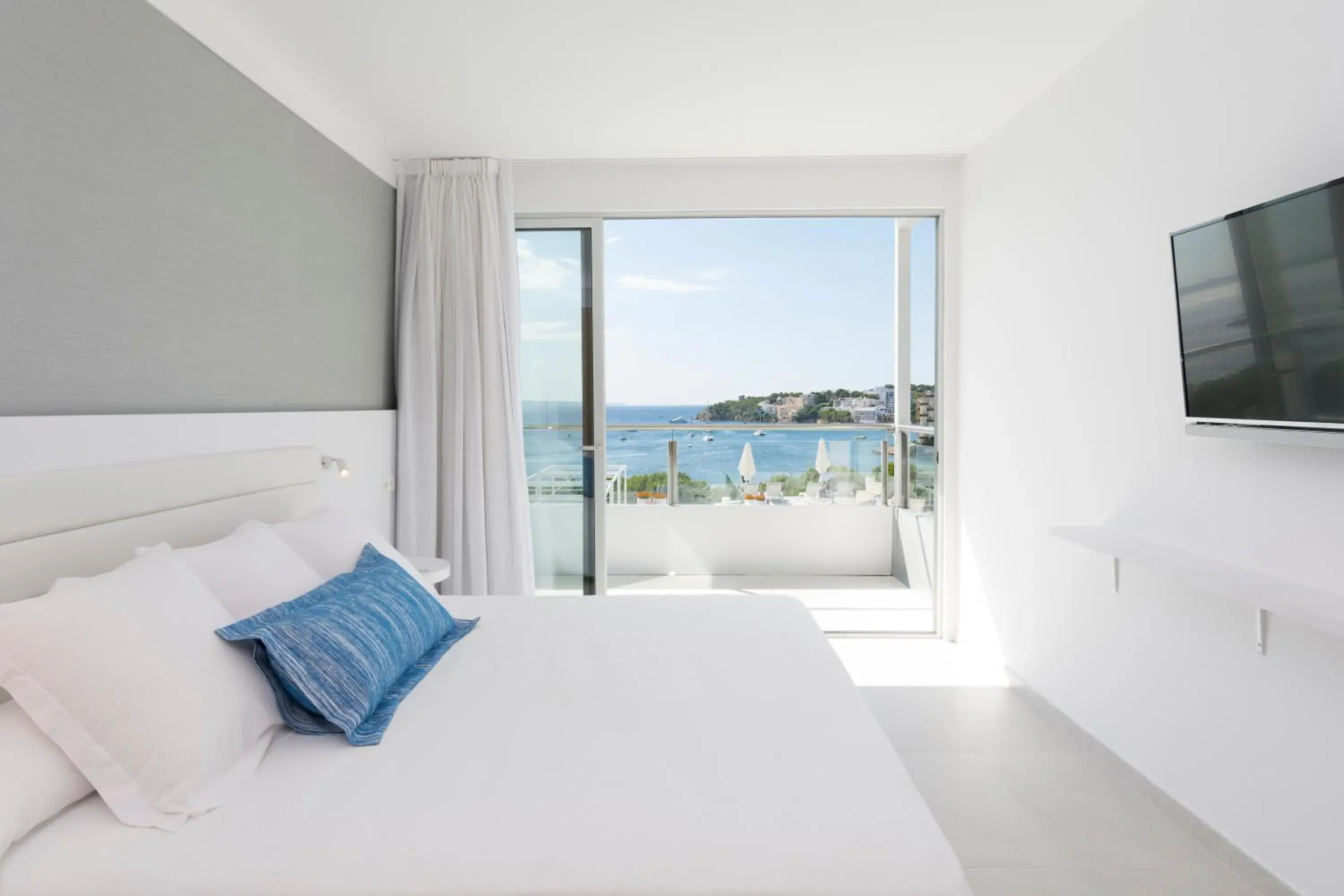 Photo of the whole room, Bed in Reverence Mare Hotel - Adults Only Photo of the whole room, Bed in Reverence Mare Hotel - Adults Only