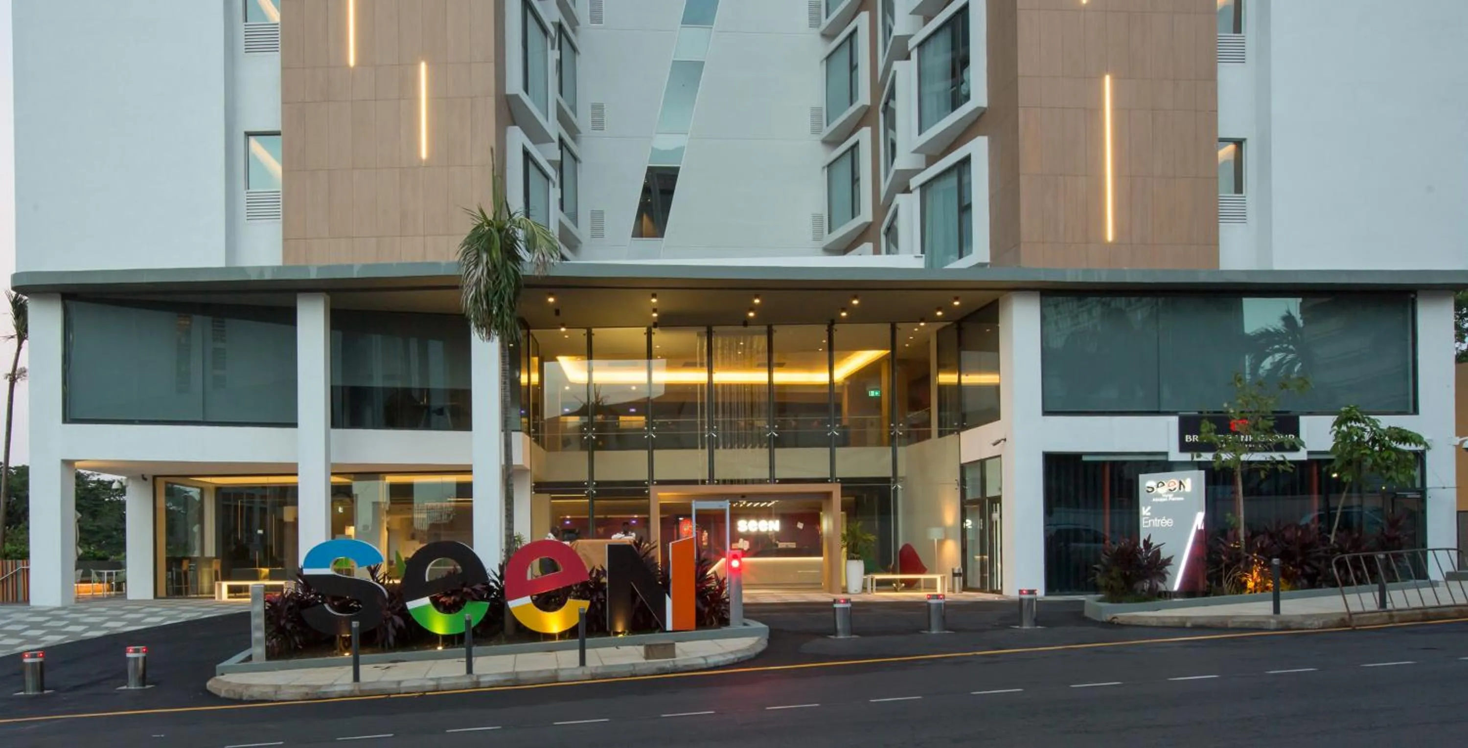 Facade/entrance in Seen Hotel Abidjan Plateau