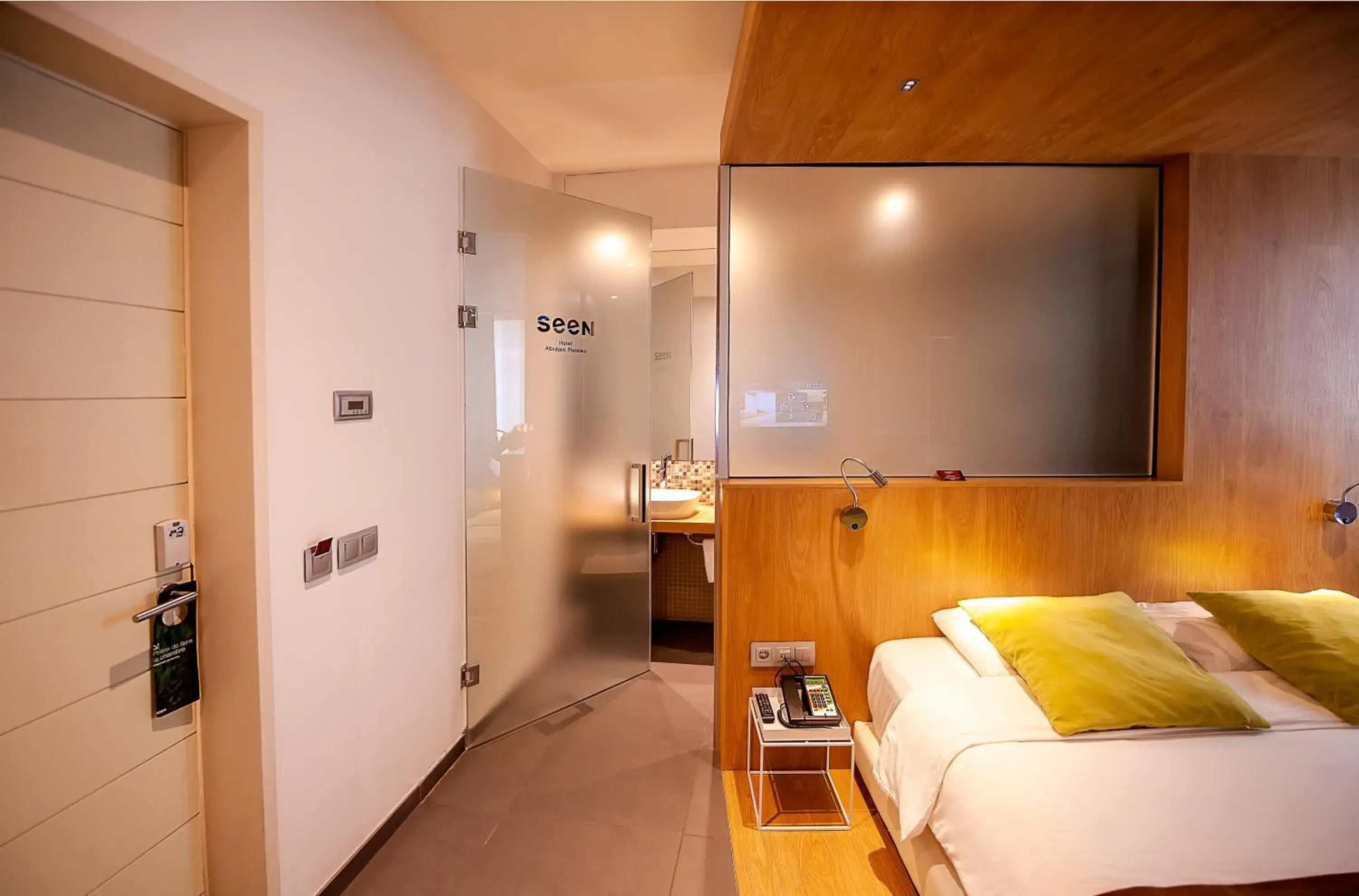 Bedroom, Bed in Seen Hotel Abidjan Plateau Bedroom, Bed in Seen Hotel Abidjan Plateau