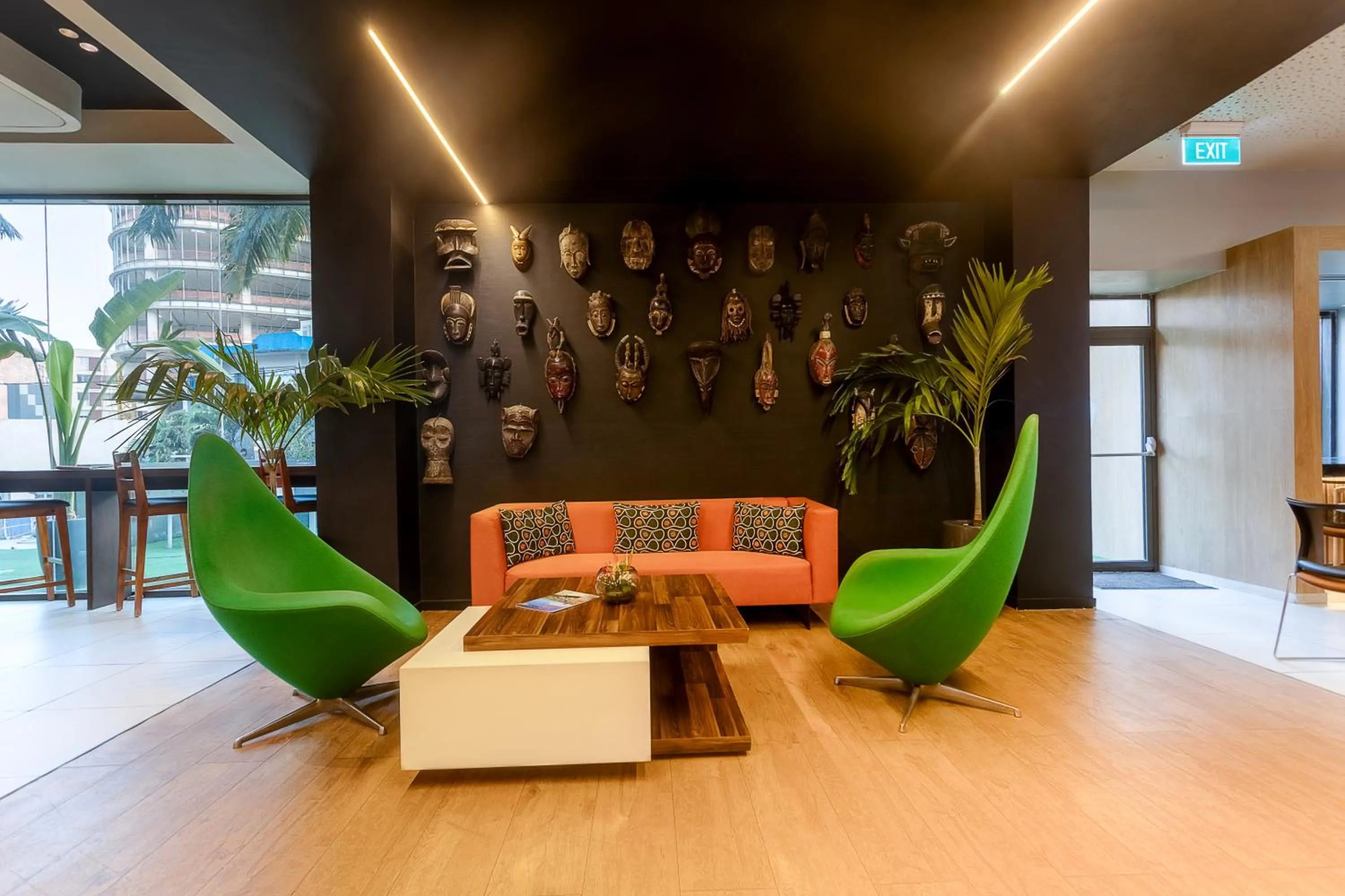 Communal lounge/ TV room in Seen Hotel Abidjan Plateau