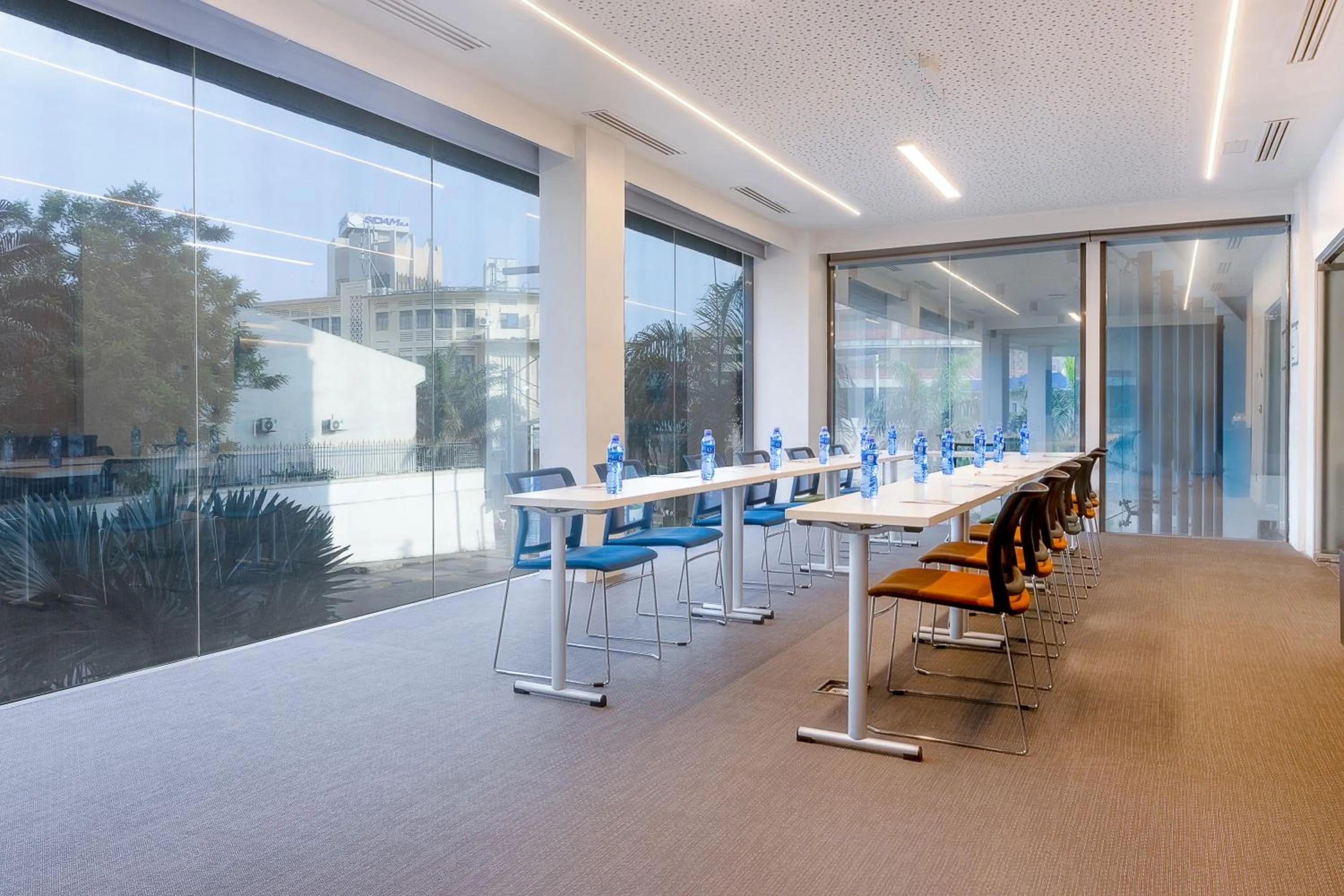 Business facilities in Seen Hotel Abidjan Plateau