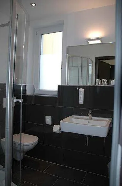 Toilet in Von Korff´S Rest & Relax Hotel