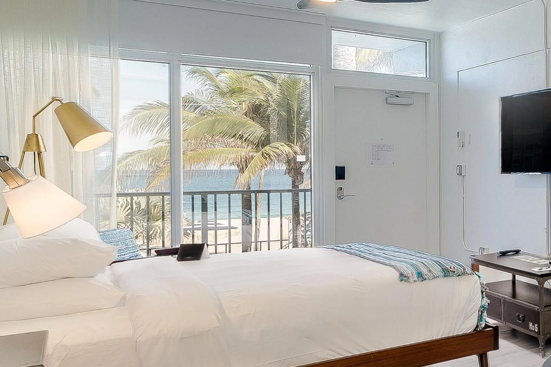 Bed in Plunge Beach Resort