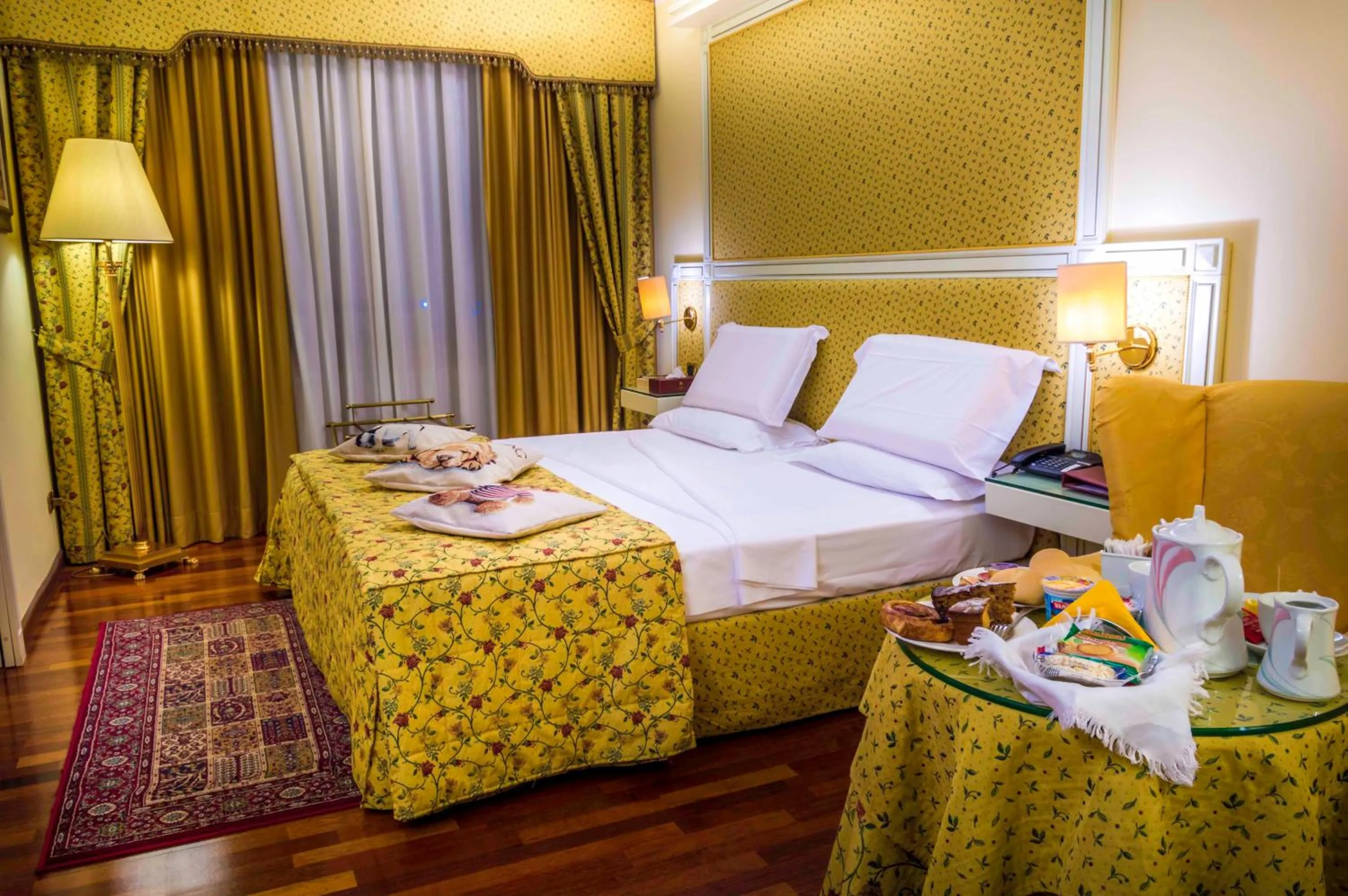 Bedroom, Bed in Hotel La Bussola