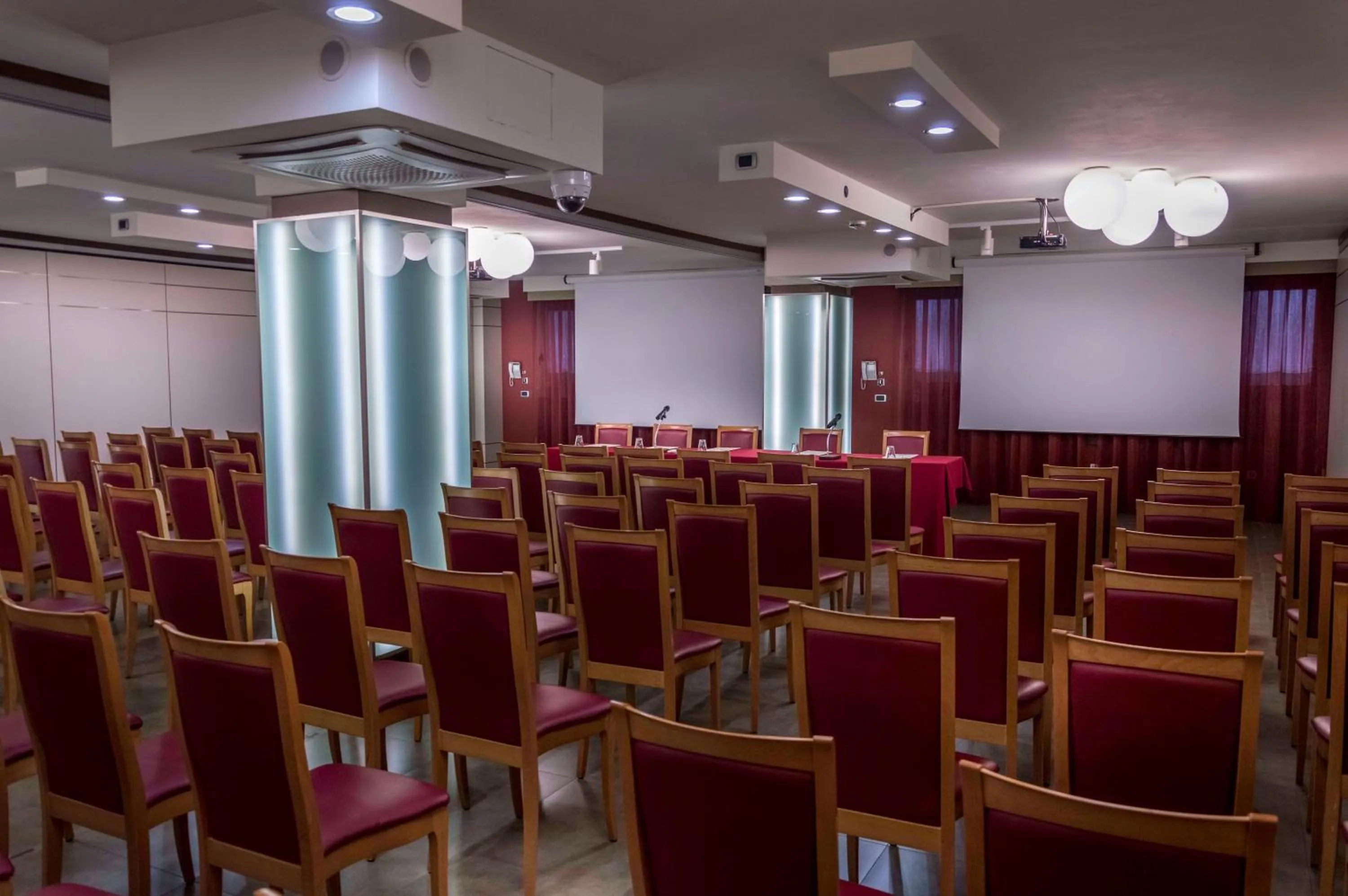 Business facilities in Hotel La Bussola
