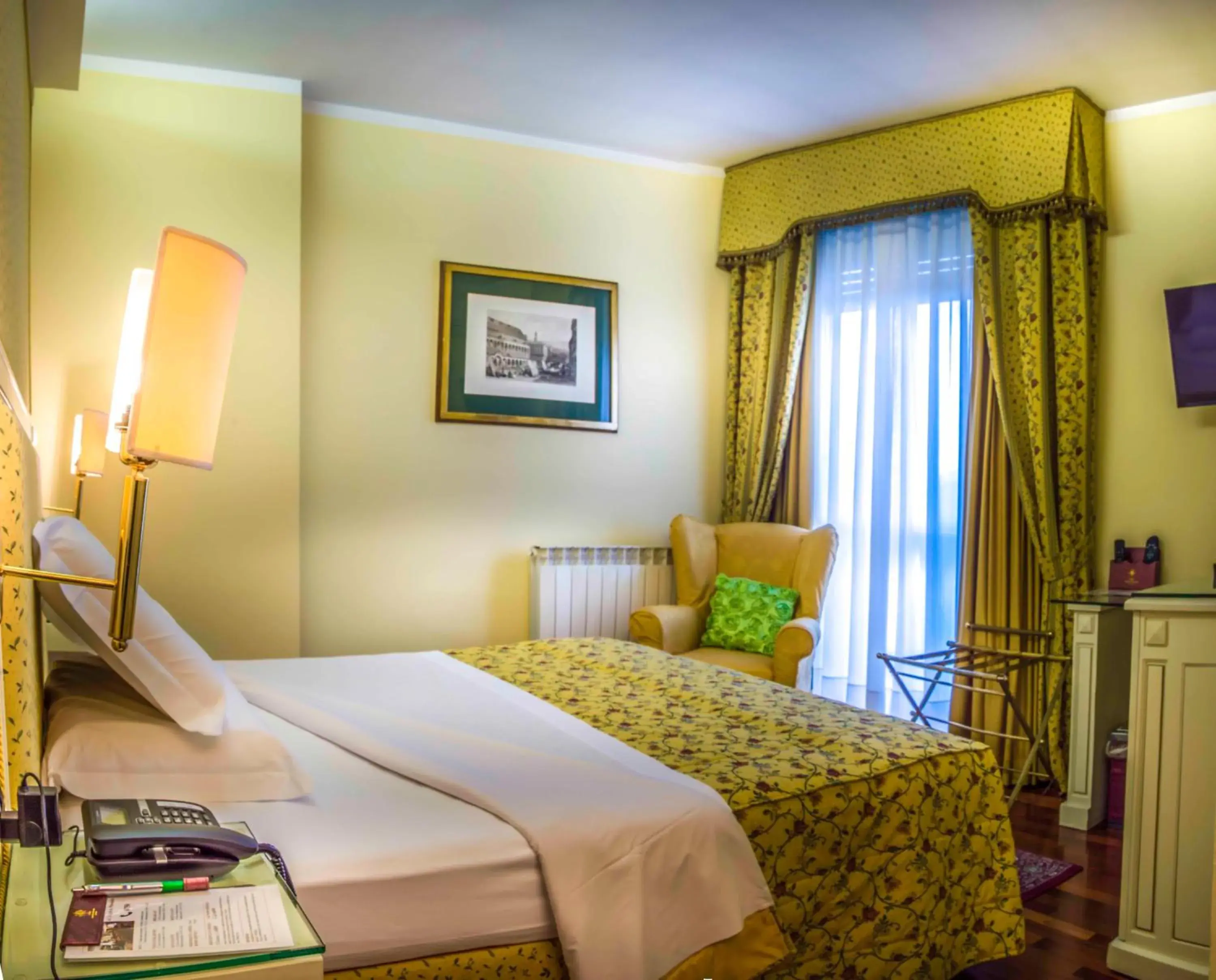 Classic Twin Room in Hotel La Bussola Classic Twin Room in Hotel La Bussola