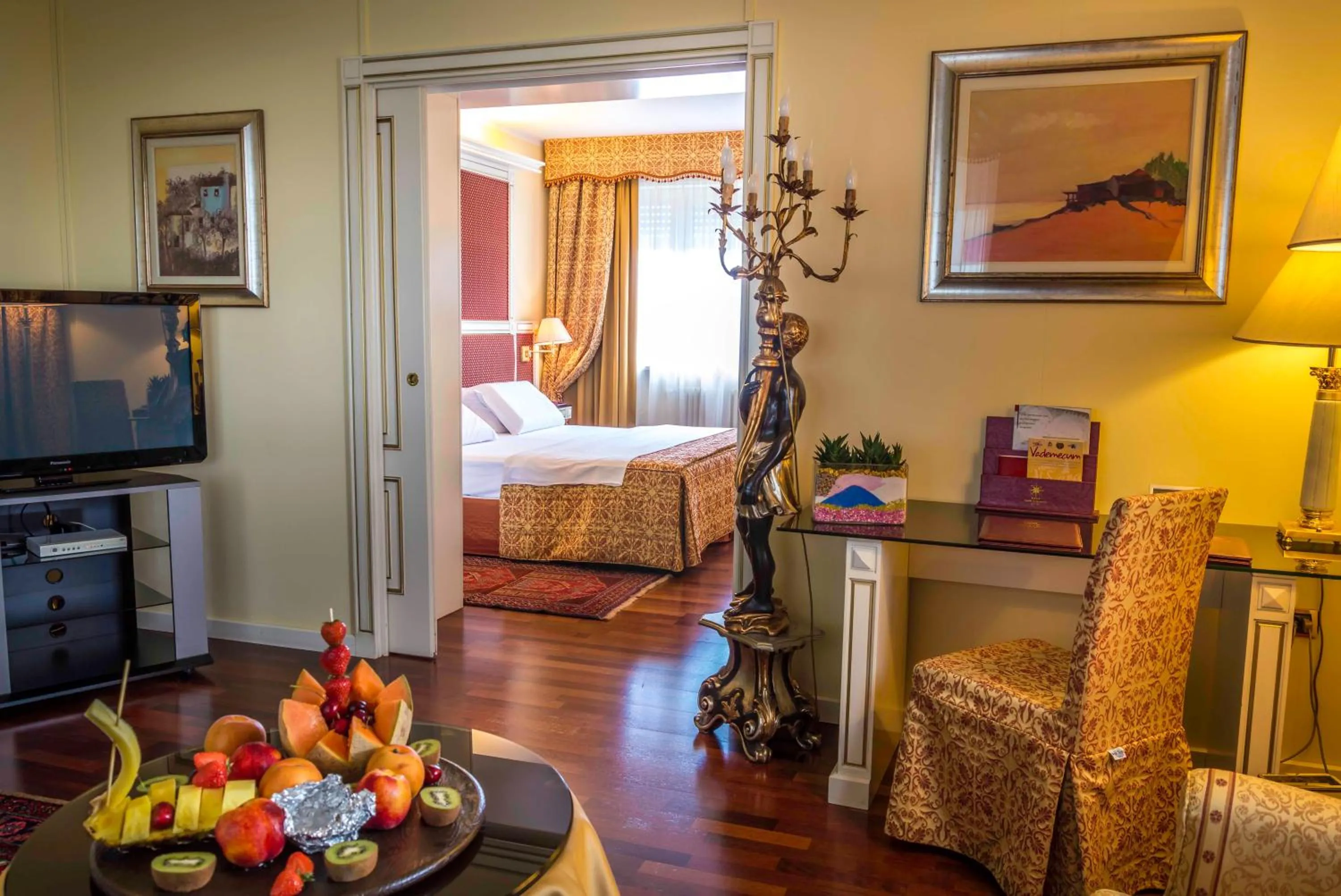 Bedroom, Bed in Hotel La Bussola