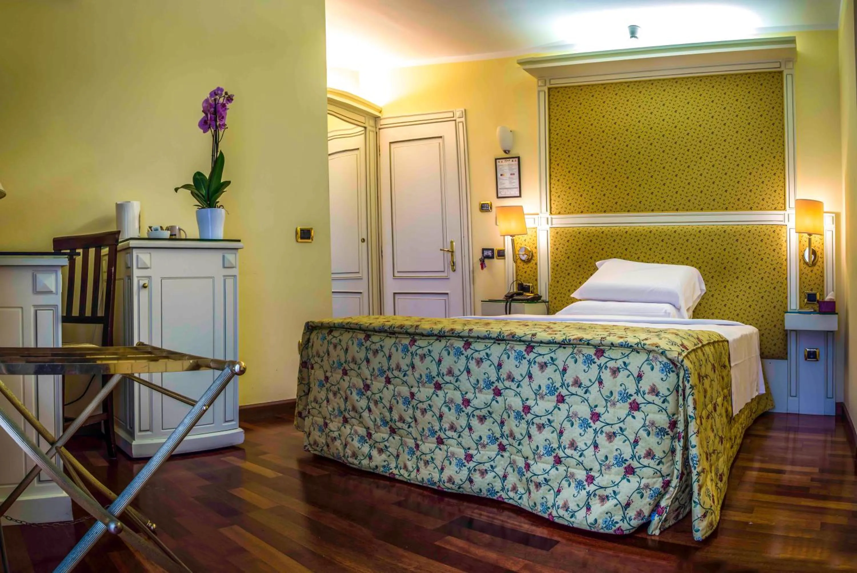 Bedroom, Bed in Hotel La Bussola