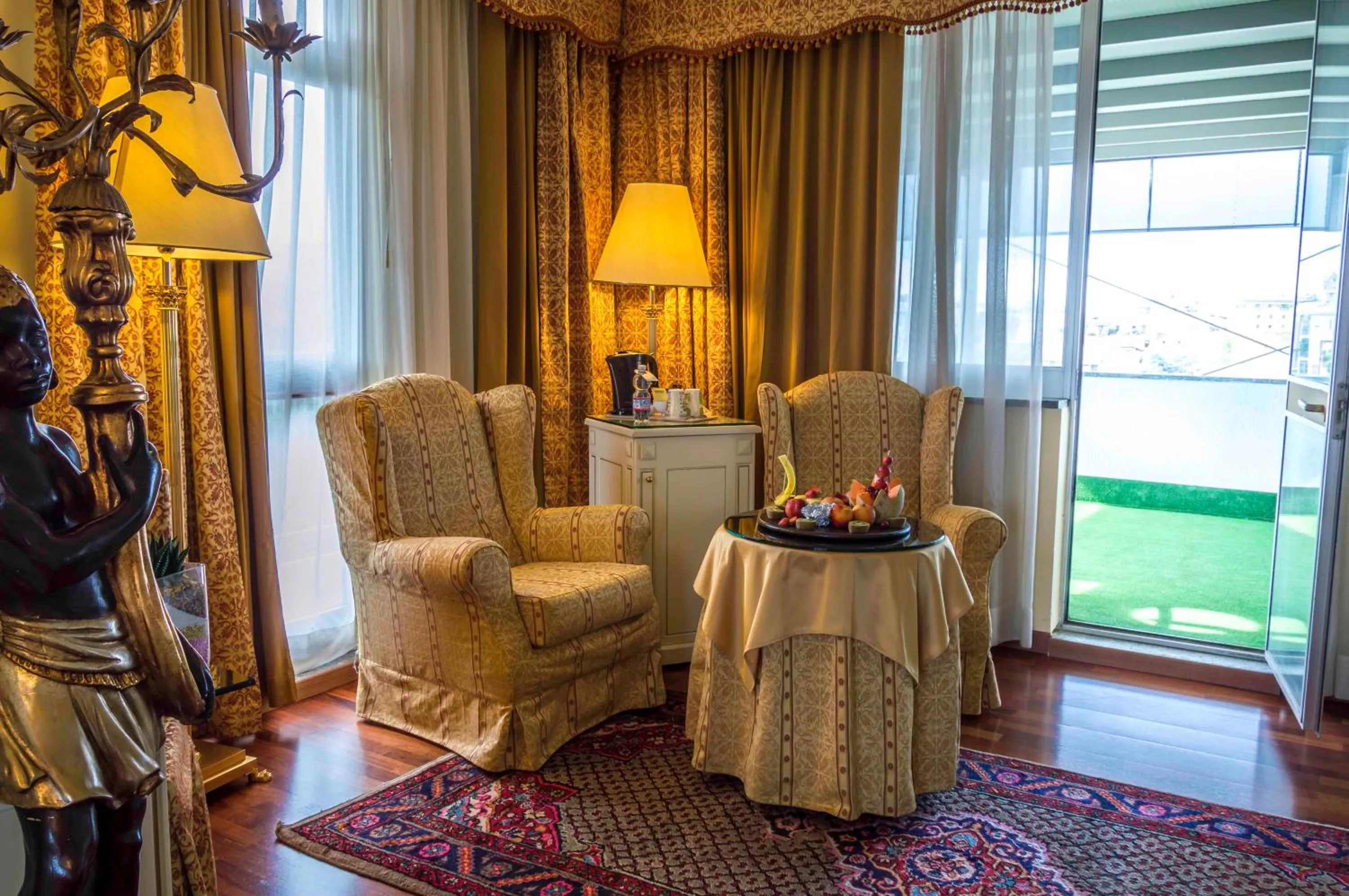 Bedroom in Hotel La Bussola