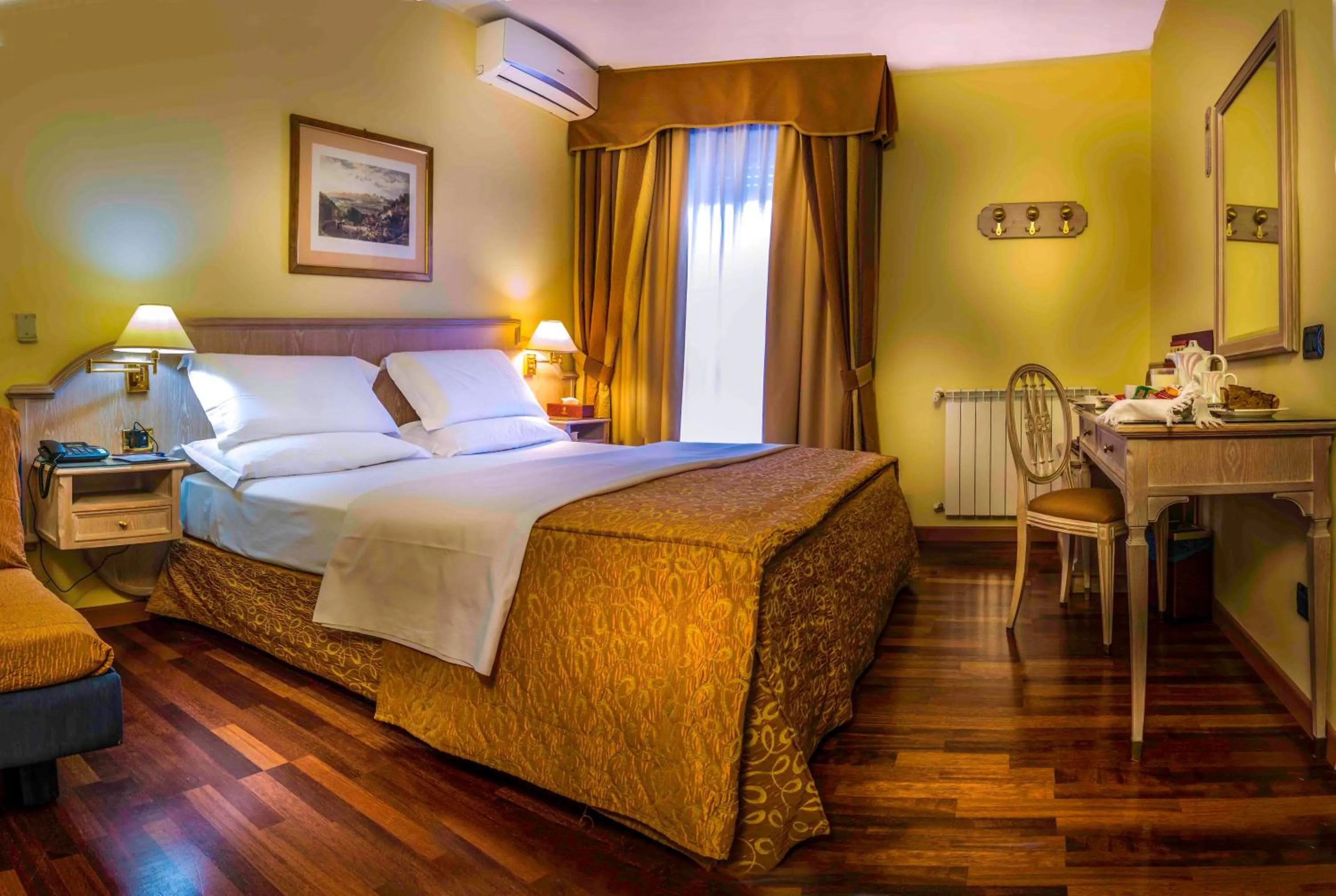 Bedroom, Bed in Hotel La Bussola