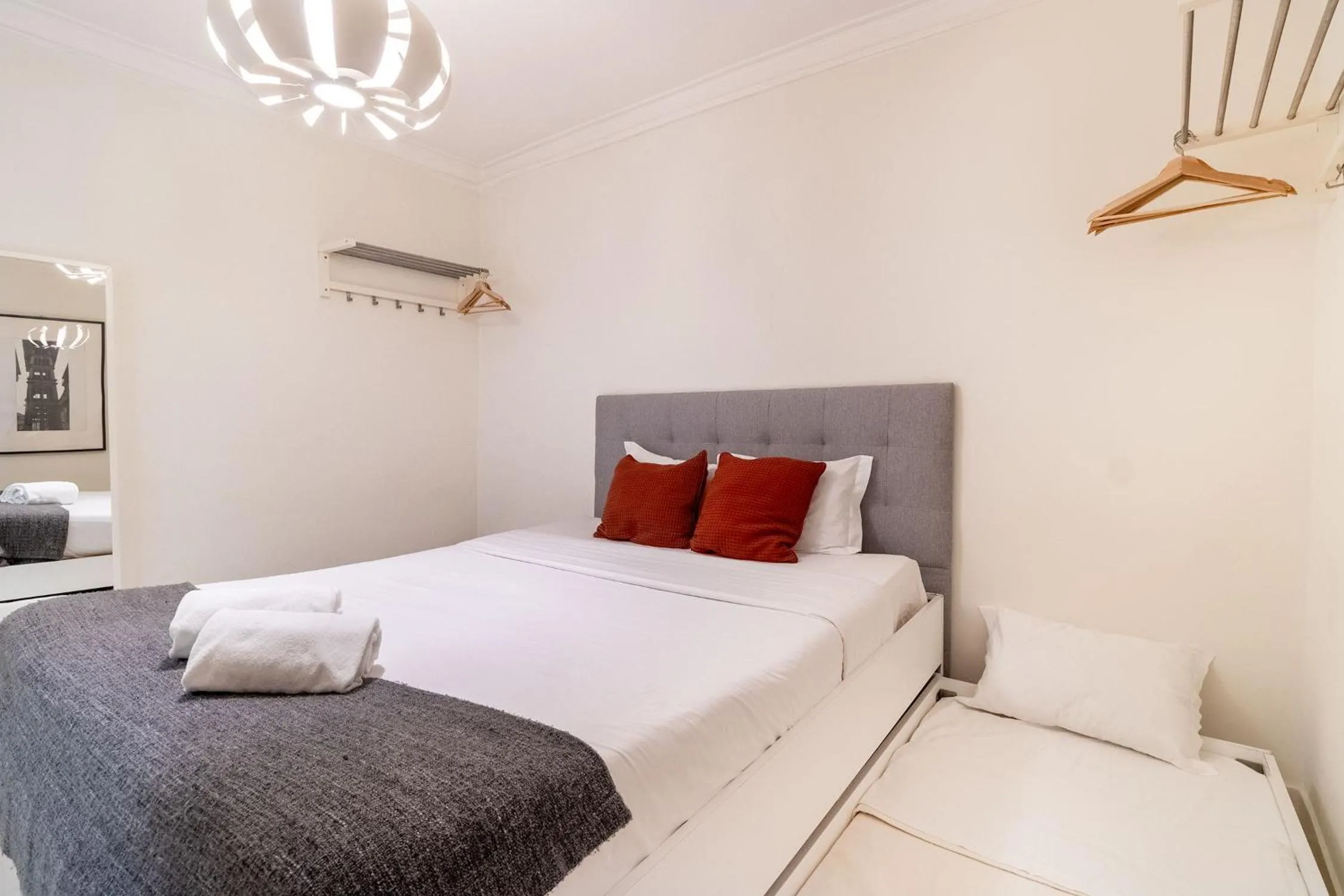 Bedroom, Bed in Diario de Noticias by Central Hill Apartments