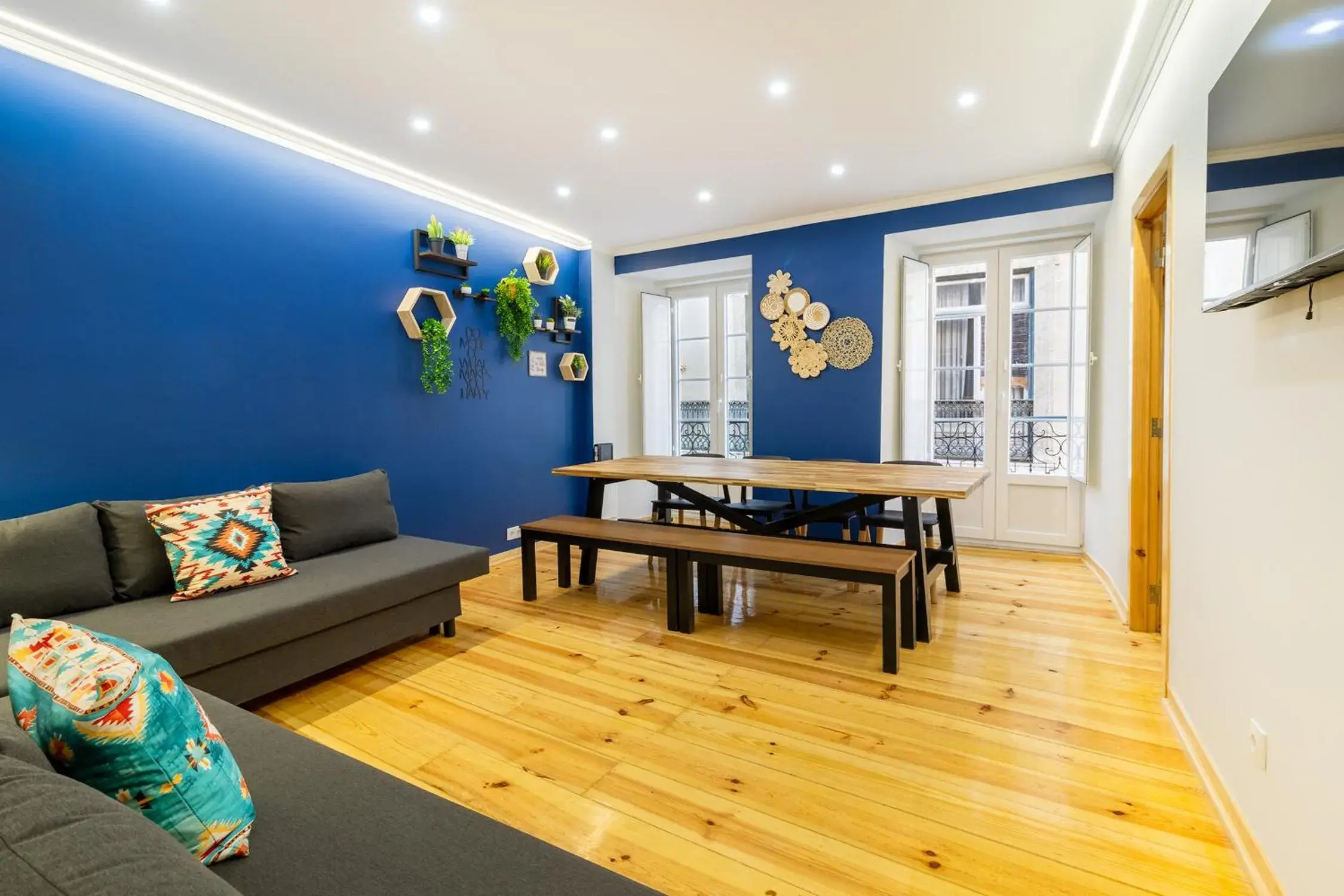 4-Bedroom Apartment- 2nd Floor in Diario de Noticias by Central Hill Apartments 4-Bedroom Apartment- 2nd Floor in Diario de Noticias by Central Hill Apartments