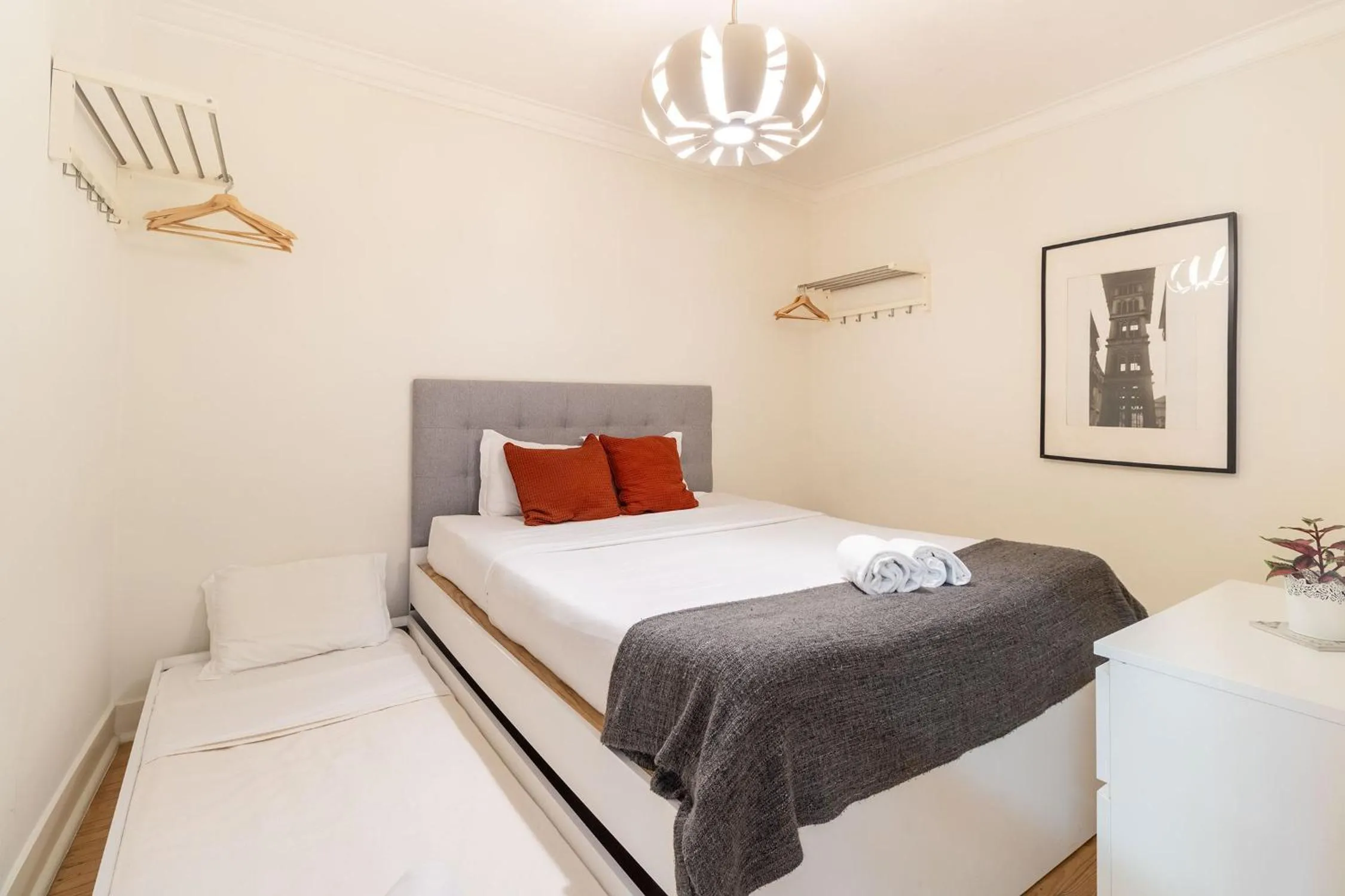 Bedroom, Bed in Diario de Noticias by Central Hill Apartments