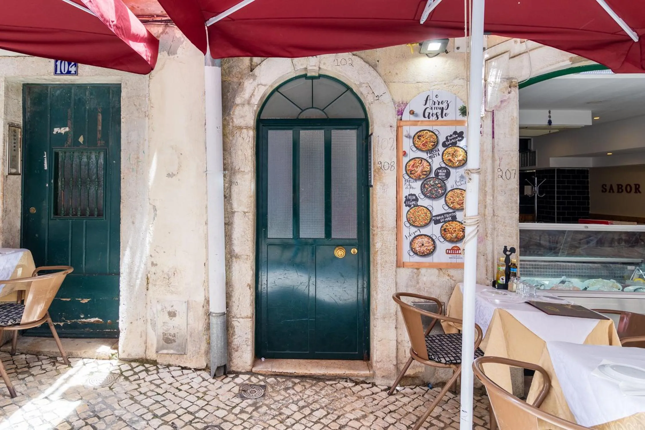 Facade/entrance in Diario de Noticias by Central Hill Apartments