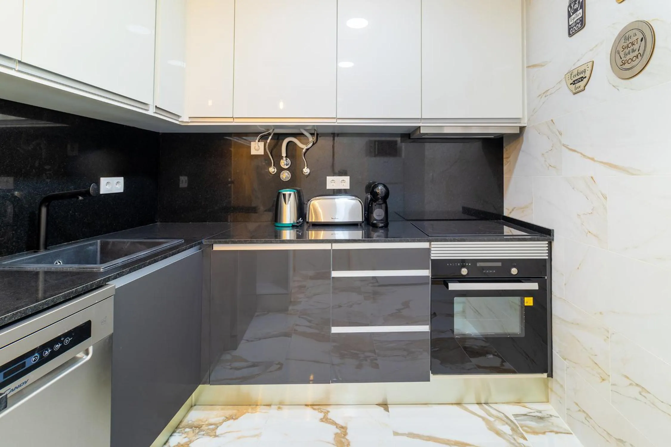 kitchen in Diario de Noticias by Central Hill Apartments