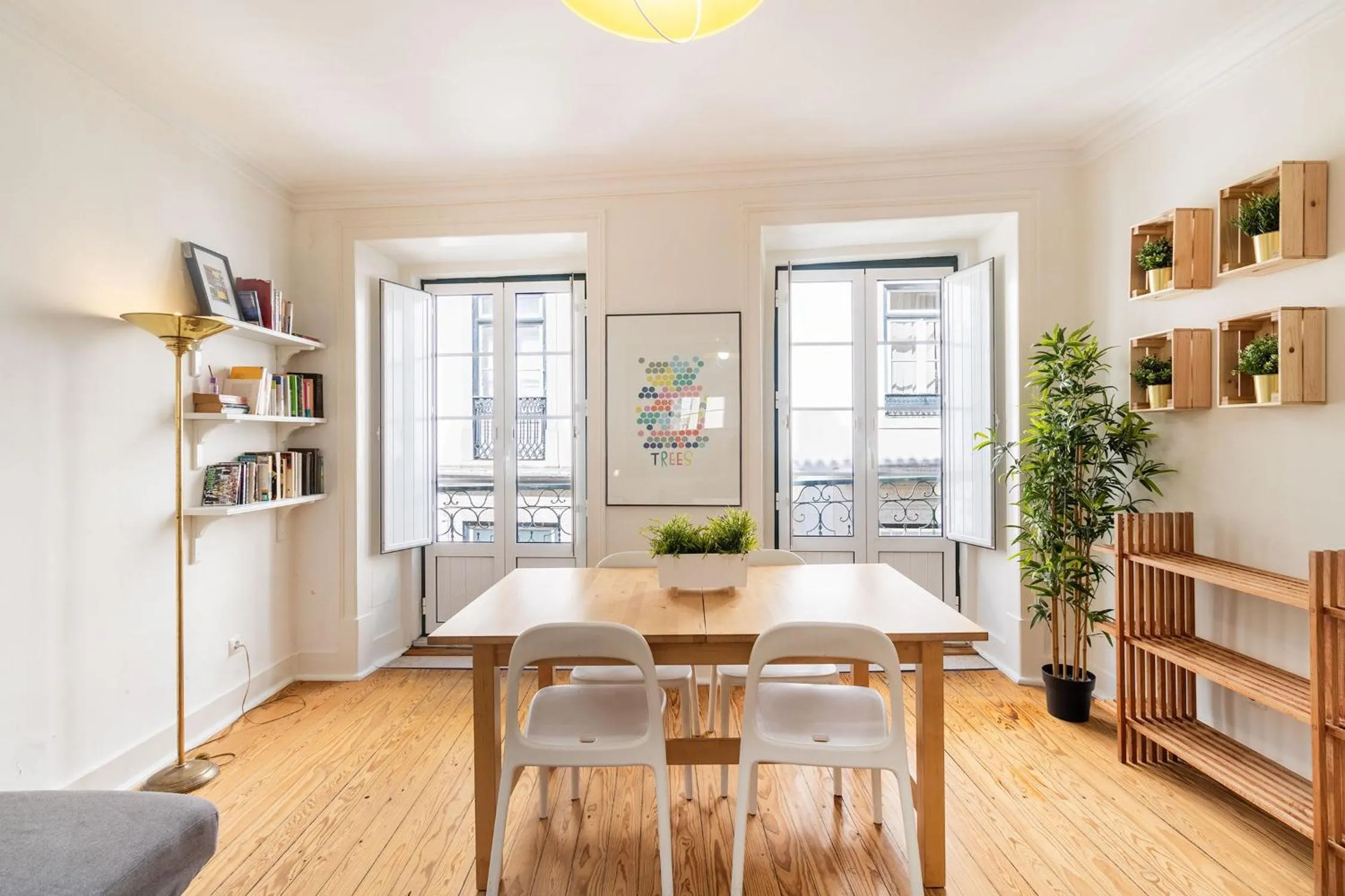 Living room in Diario de Noticias by Central Hill Apartments