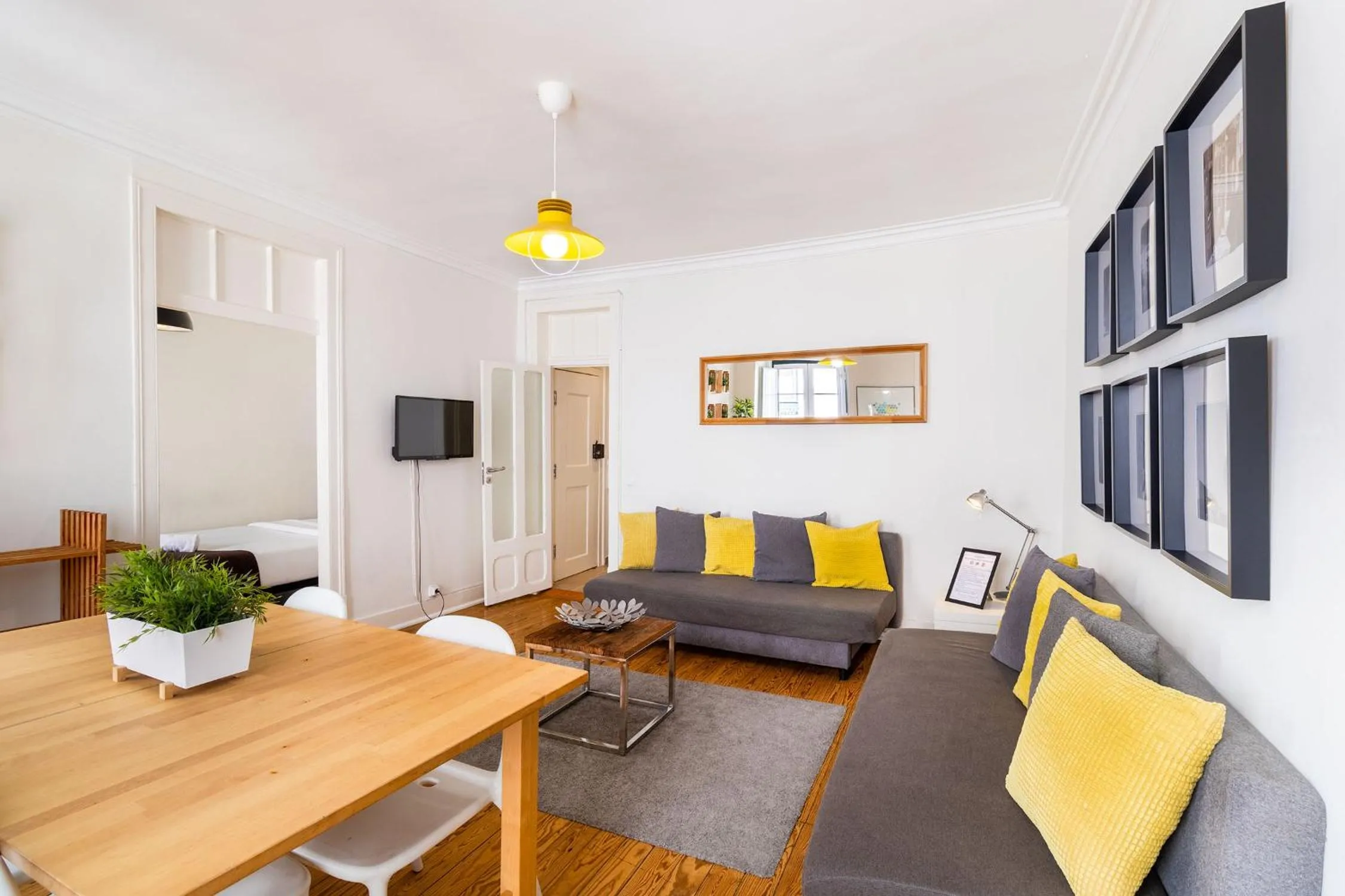 Living room in Diario de Noticias by Central Hill Apartments