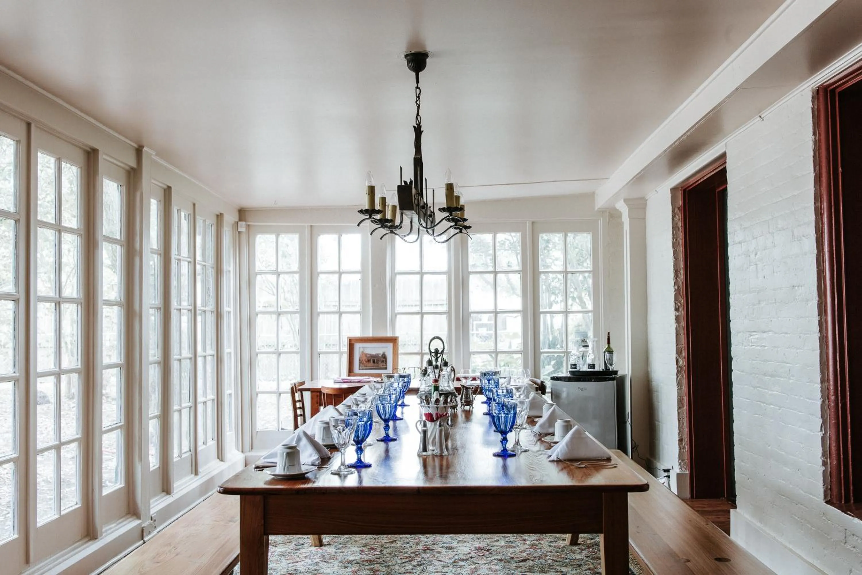 Dining area in Maison Mouton Bed & Breakfast