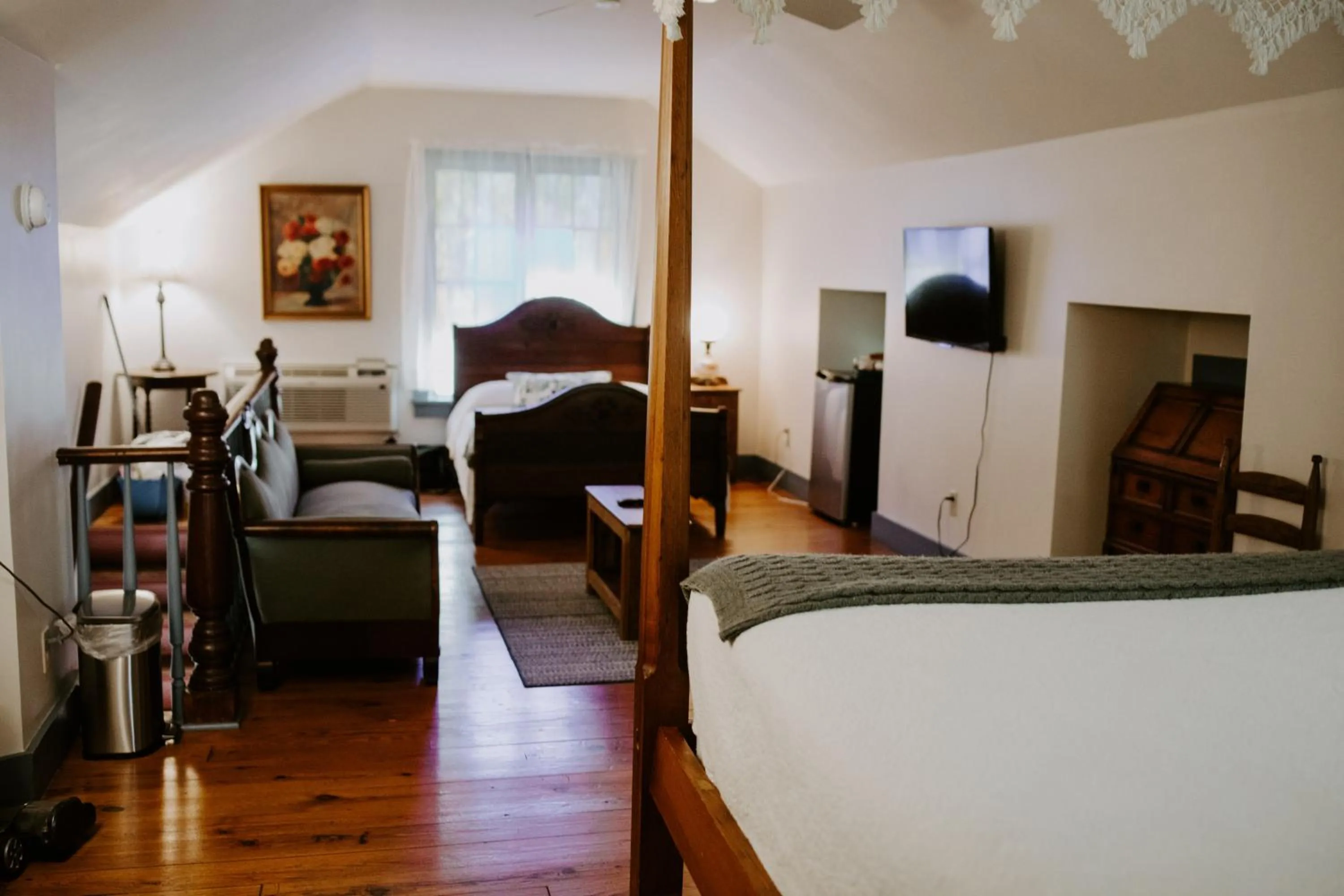 Living room, Bed in Maison Mouton Bed & Breakfast