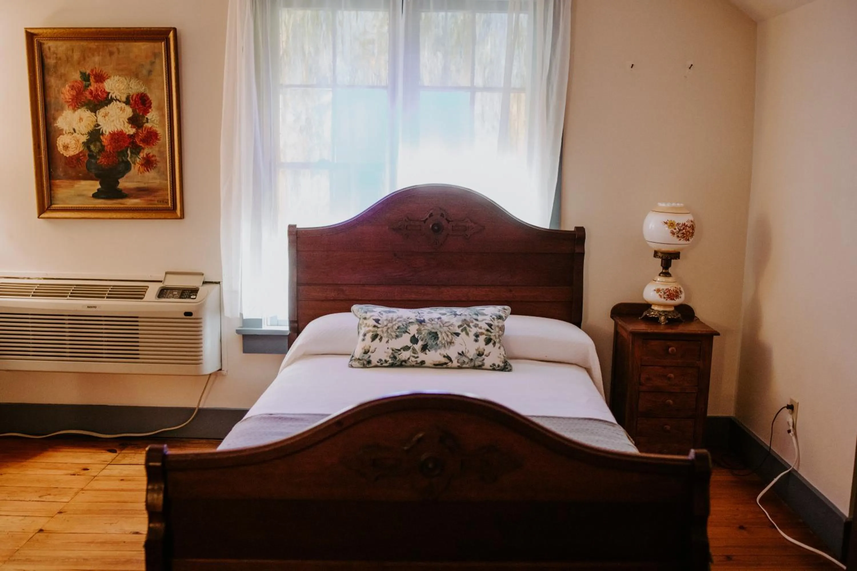 Bed in Maison Mouton Bed & Breakfast