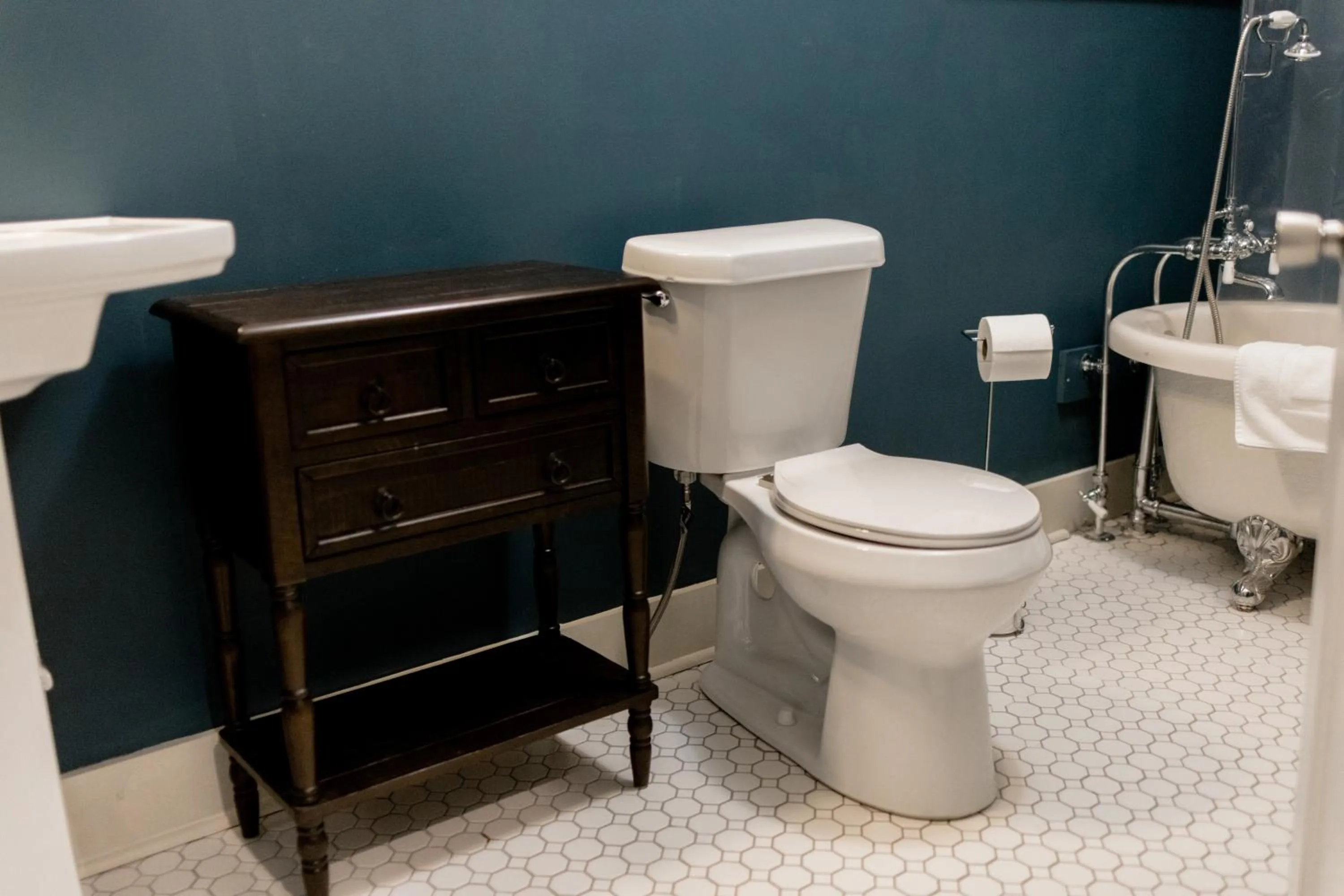 Toilet in Maison Mouton Bed & Breakfast