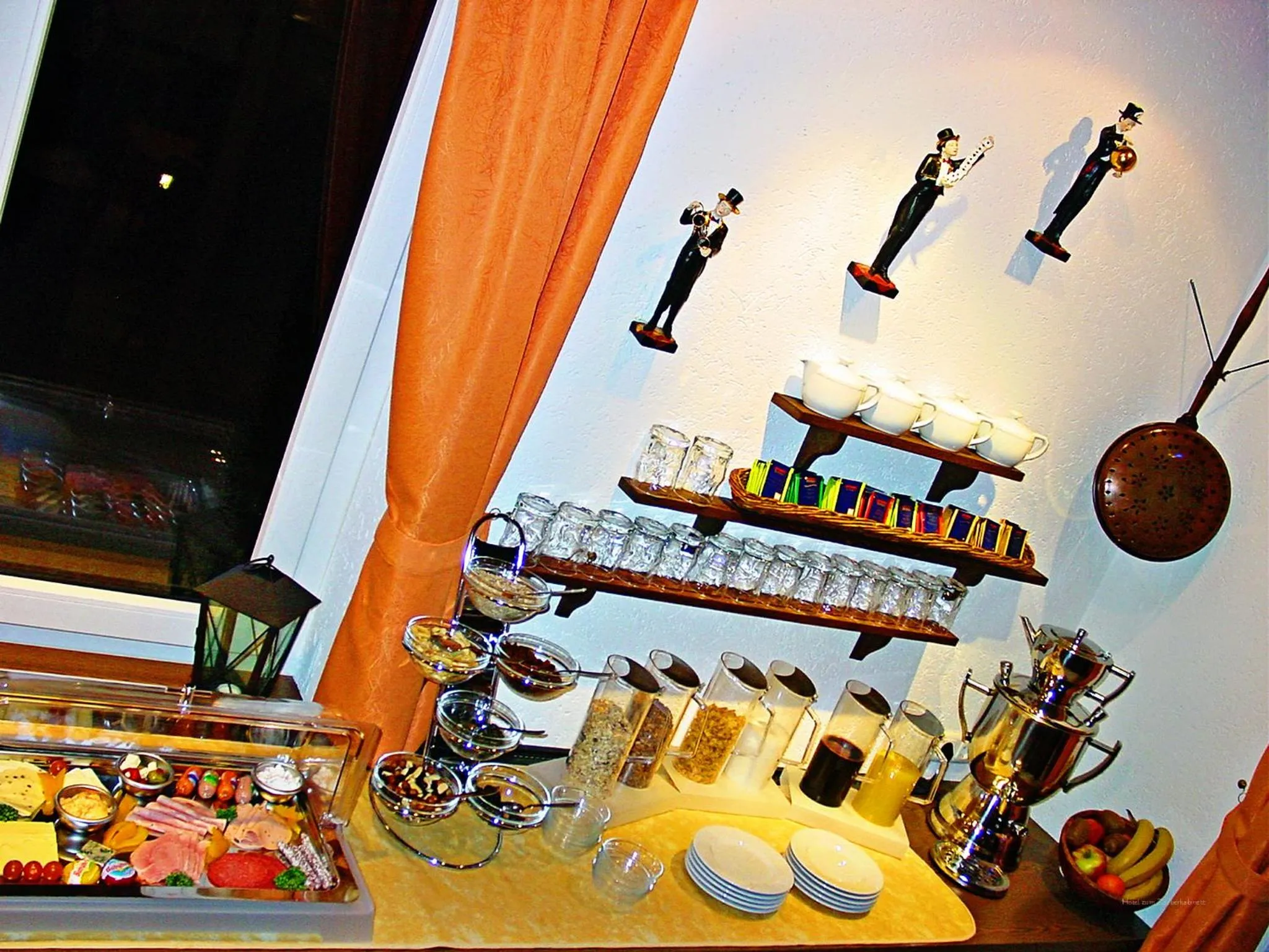Buffet breakfast in Hotel zum Zauberkabinett