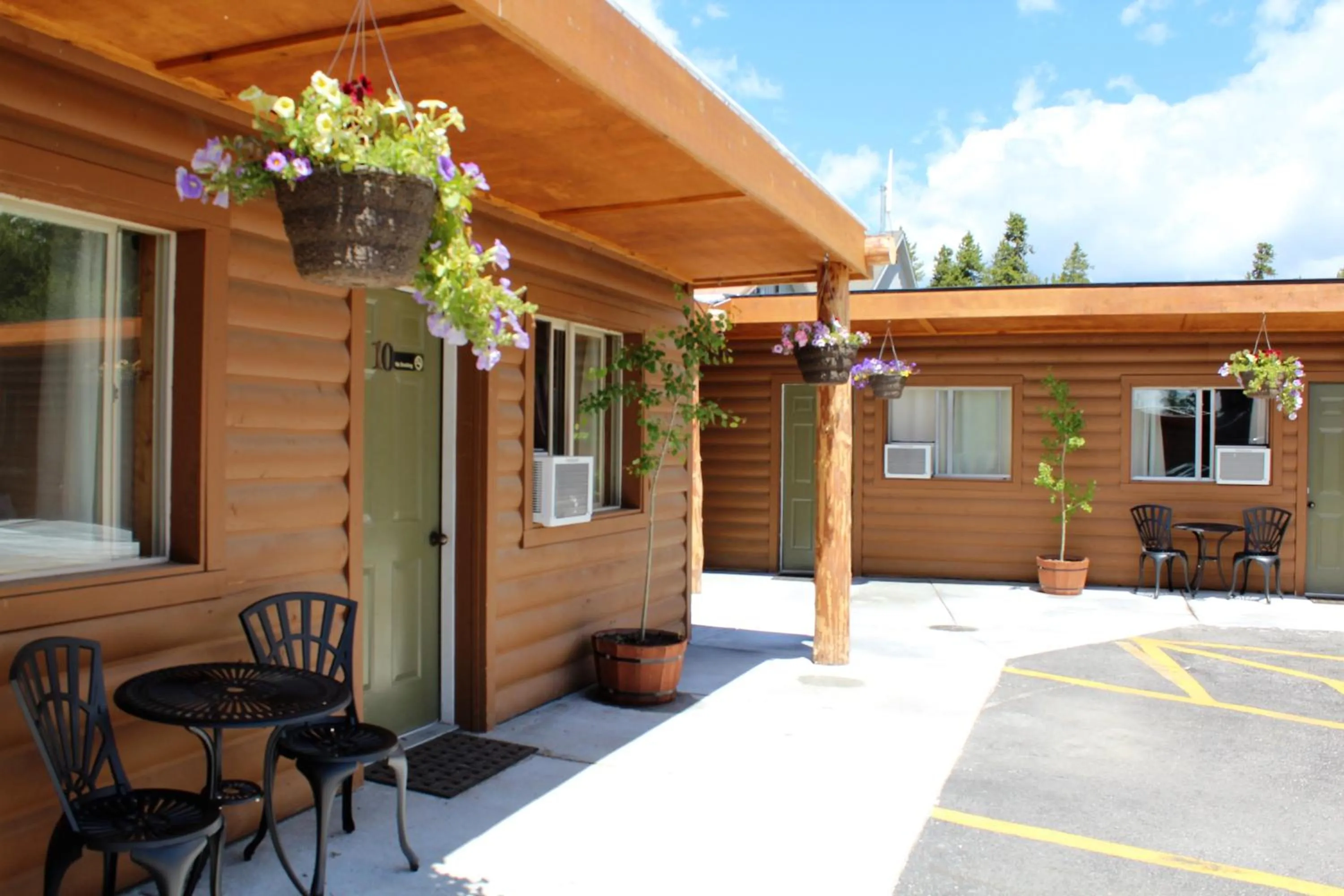 Elkhorn Cabins and Inn