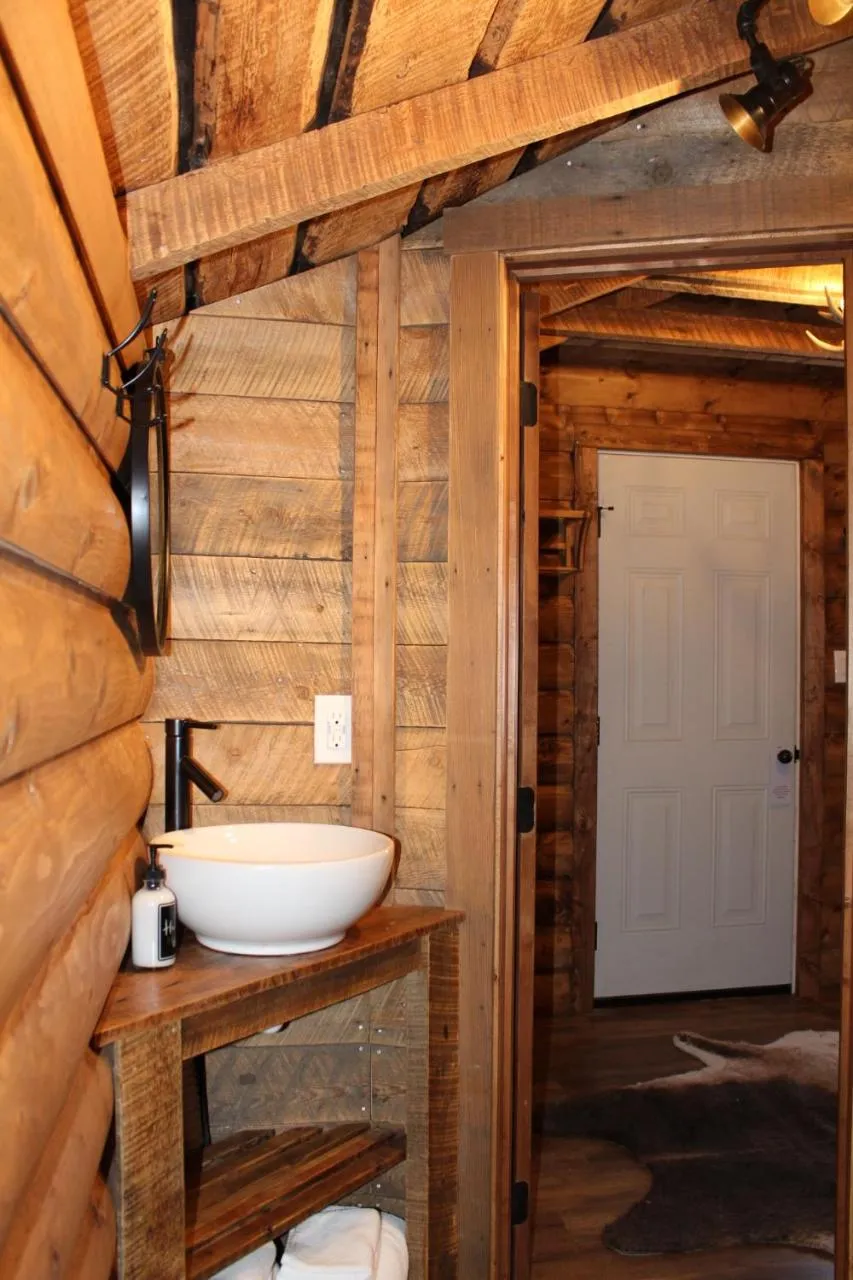 Bathroom in Elkhorn Cabins and Inn