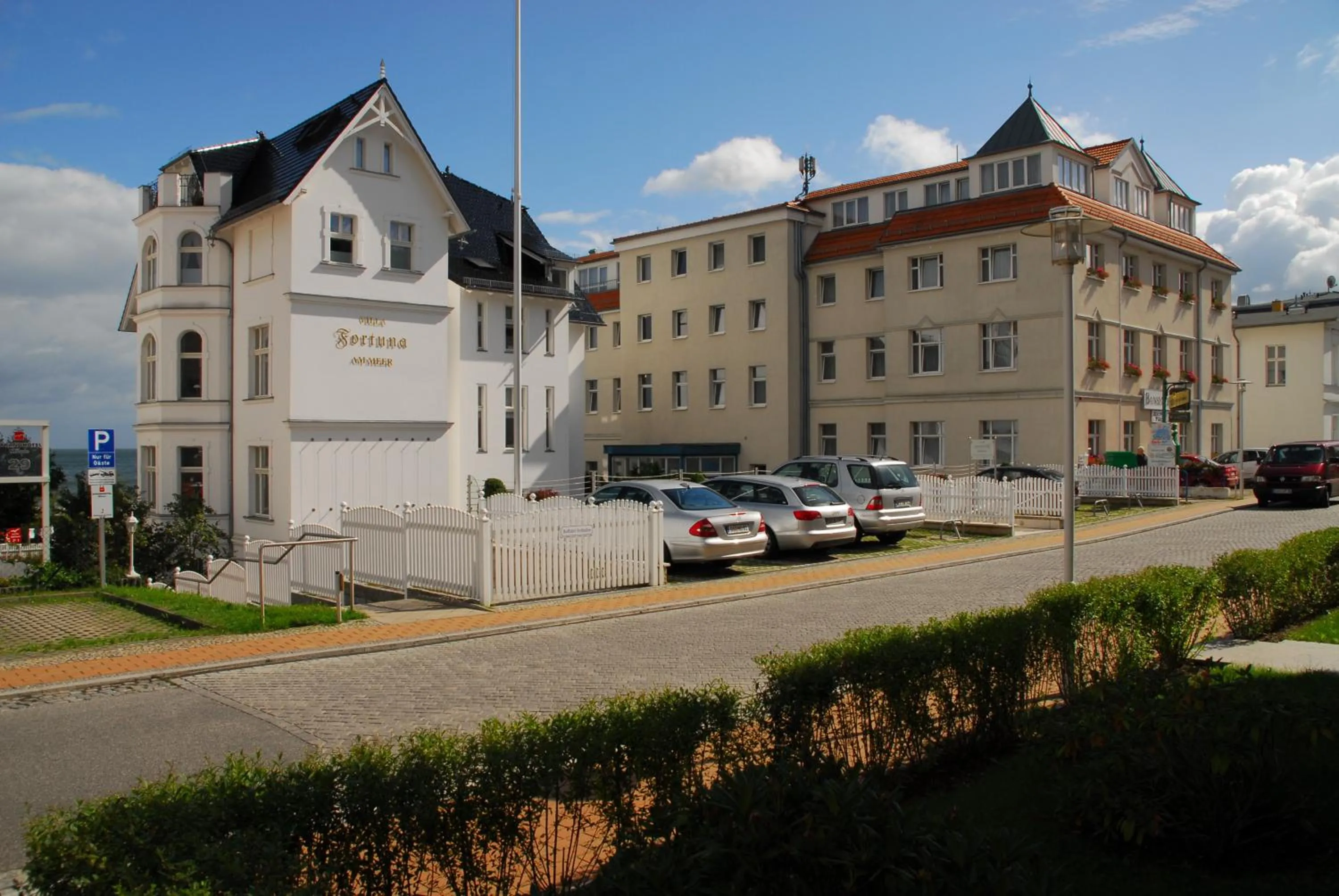 Facade/entrance in Strandhotel Bansiner Hof