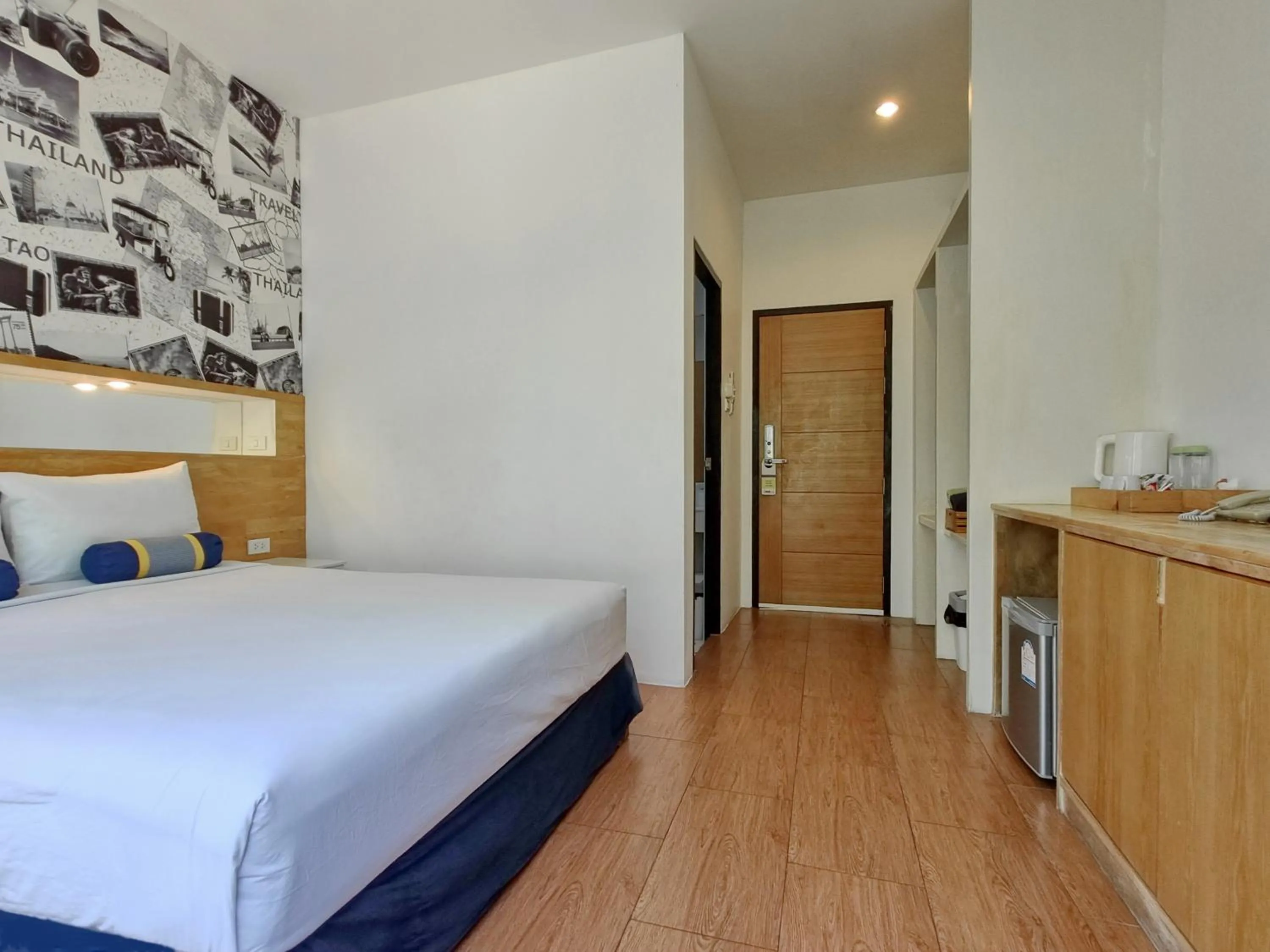 Photo of the whole room, Bed in MAR24 Koh Tao Hotel