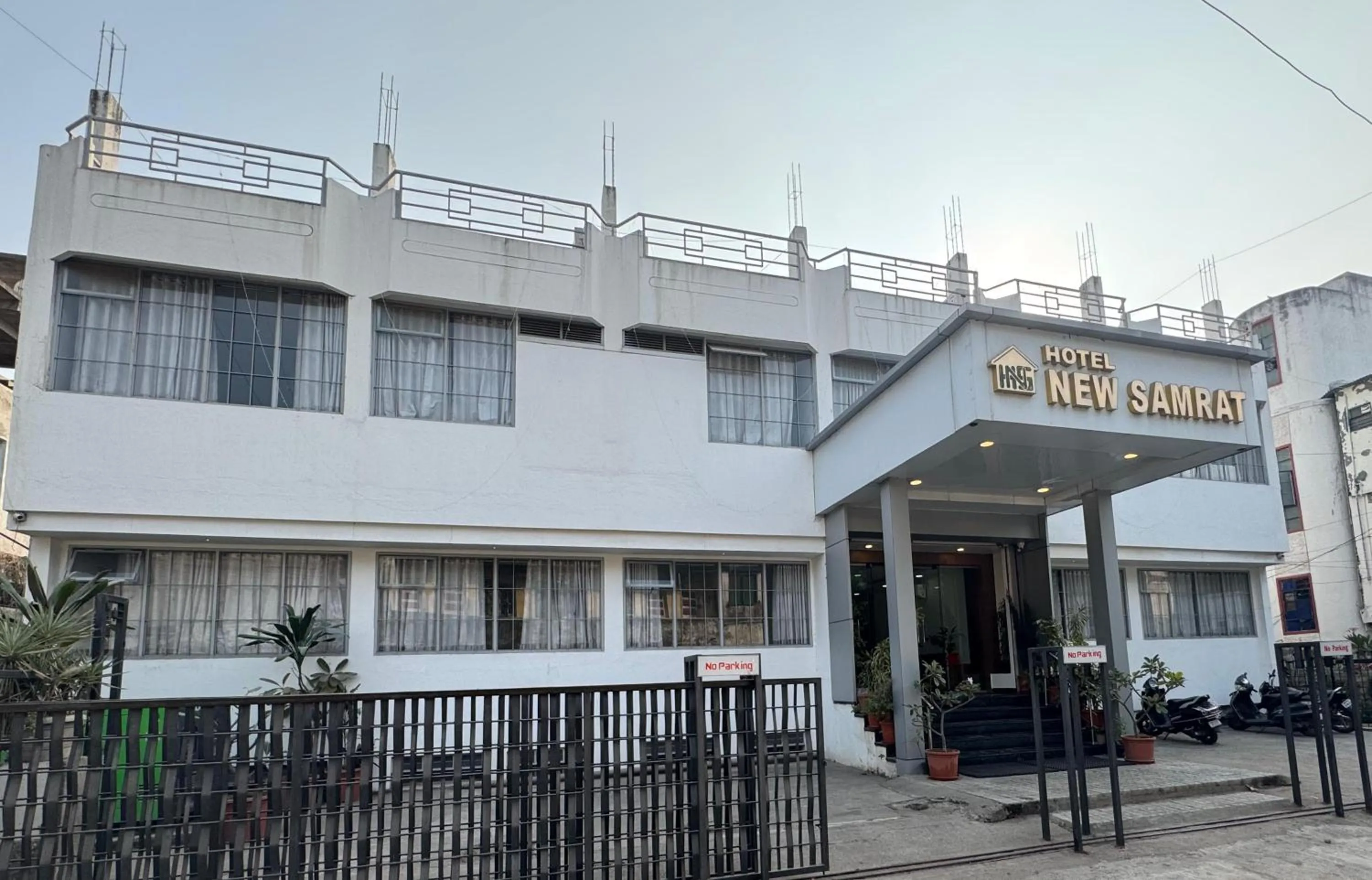 Facade/entrance in Hotel New Samrat