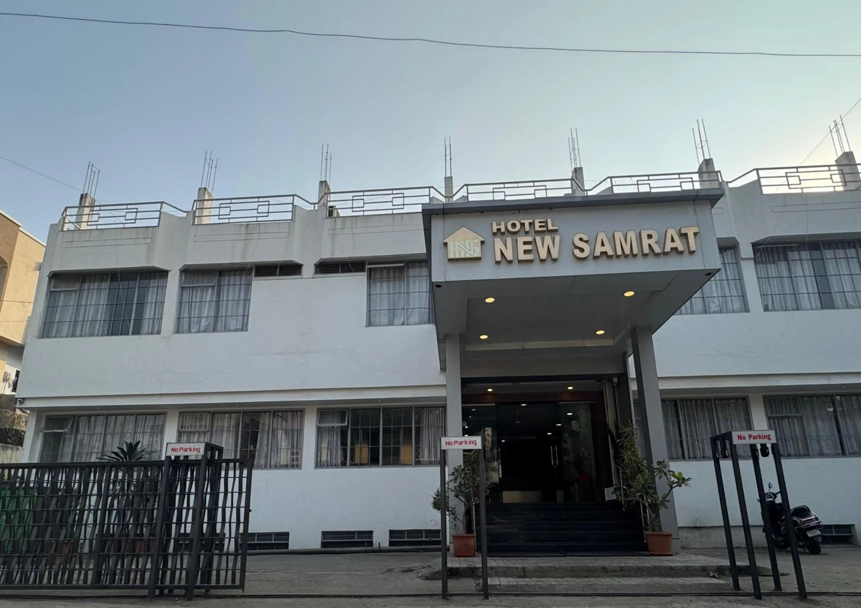 Facade/entrance in Hotel New Samrat