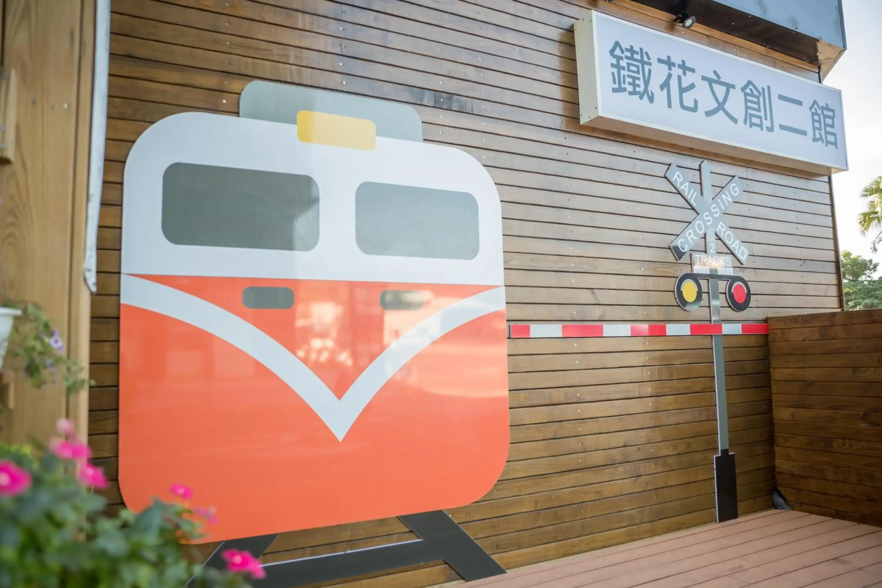 Facade/entrance in Traveller Inn Tiehua Cultural and Creative Hotel II Facade/entrance in Traveller Inn Tiehua Cultural and Creative Hotel II