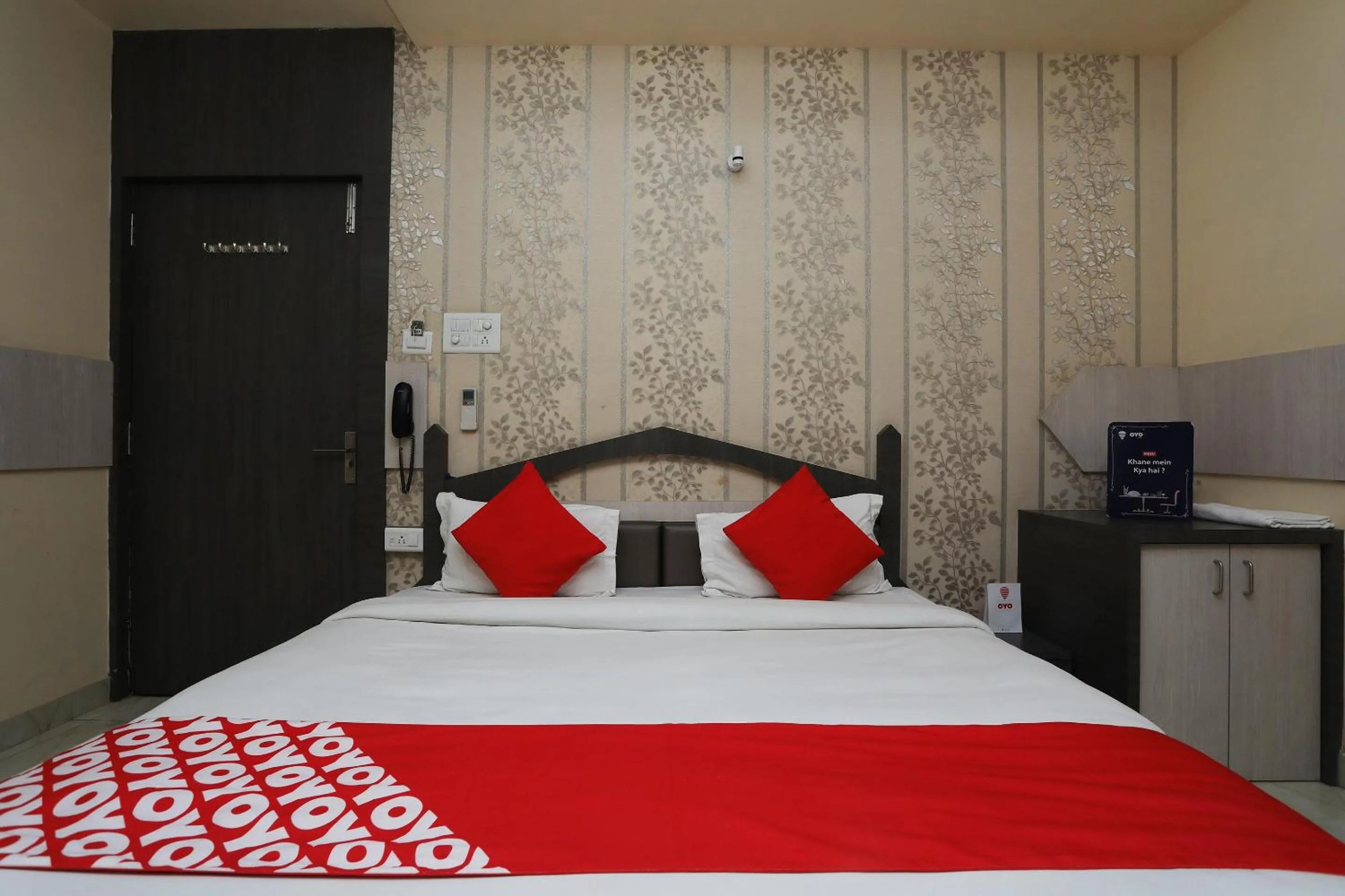 Bed in Hotel Rahil Palace