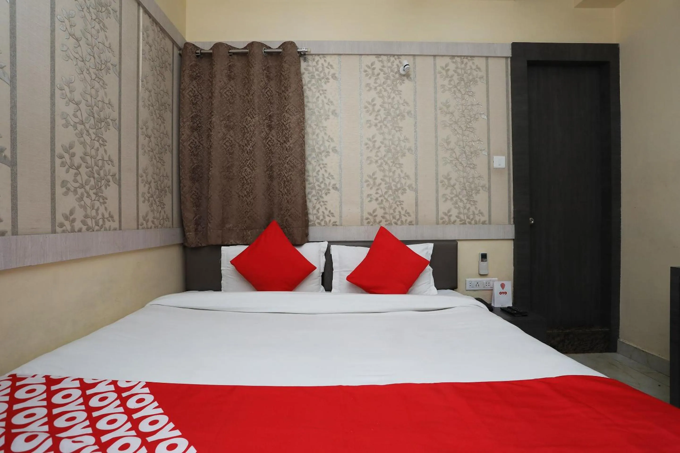 Bed in Hotel Rahil Palace