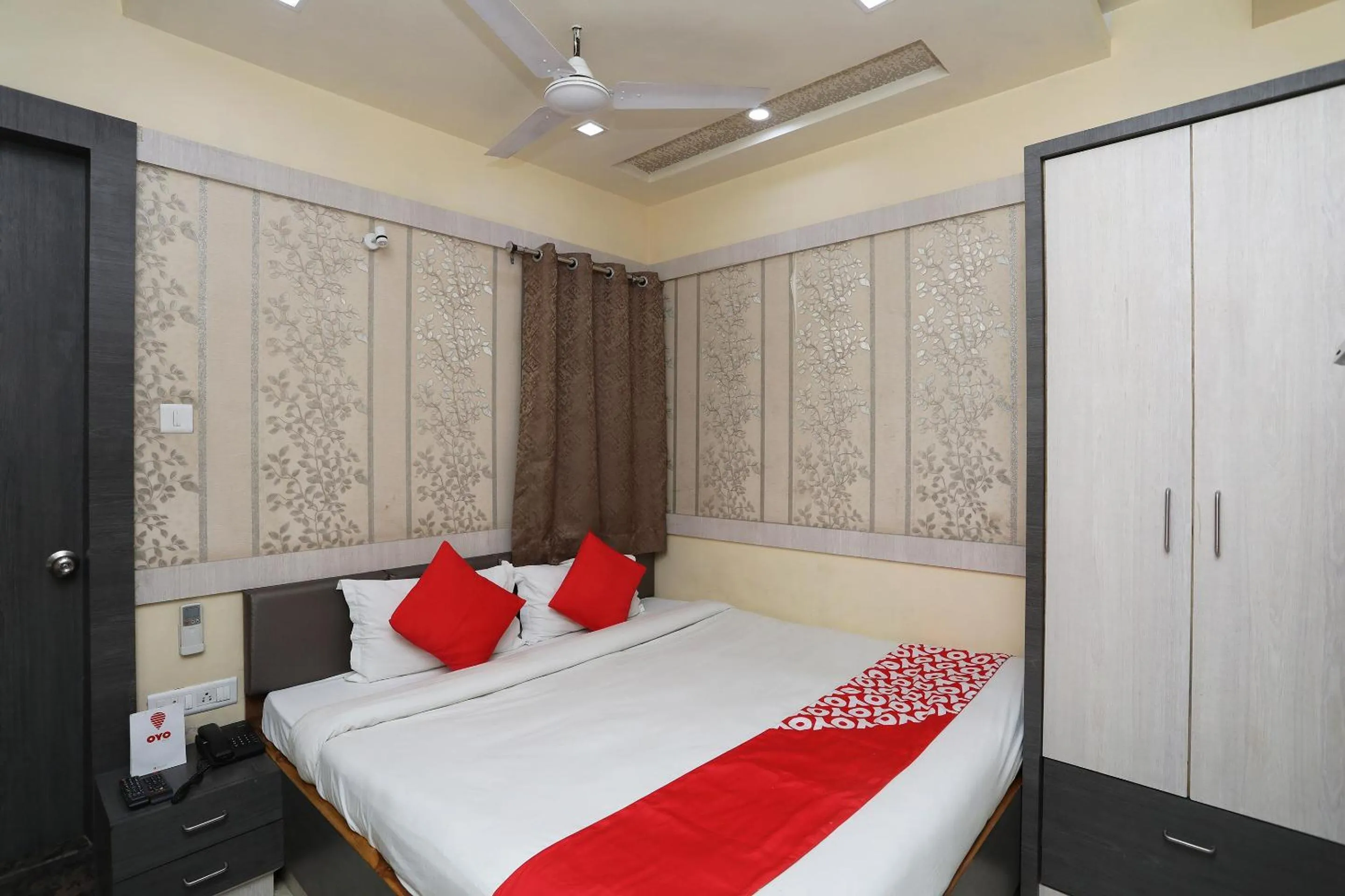 Bed in Hotel Rahil Palace